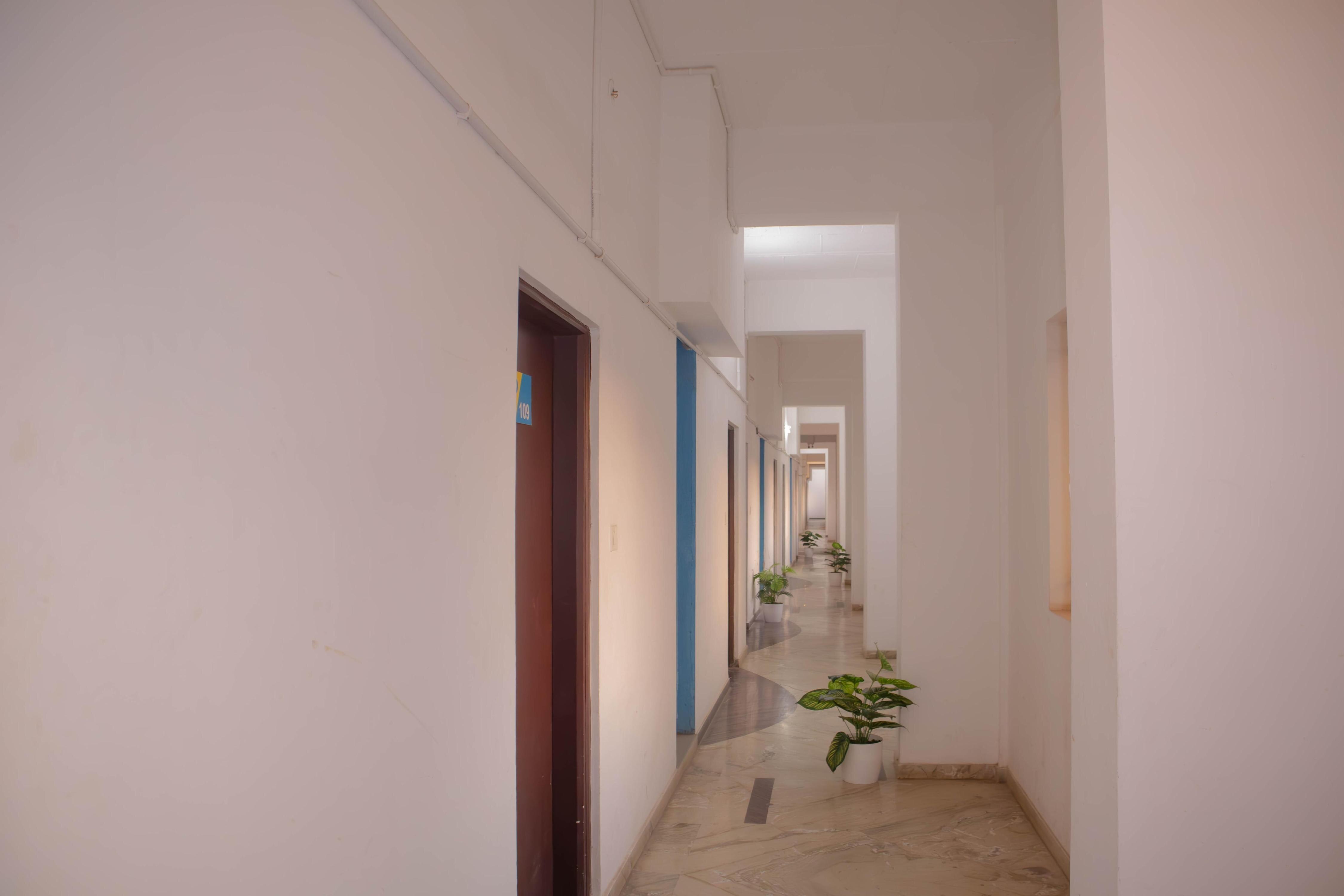 Z Express Dorian - Tap to explore photos