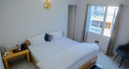 Stay In Kaashvi | Bed and Breakfast Room Type - Deluxe Room