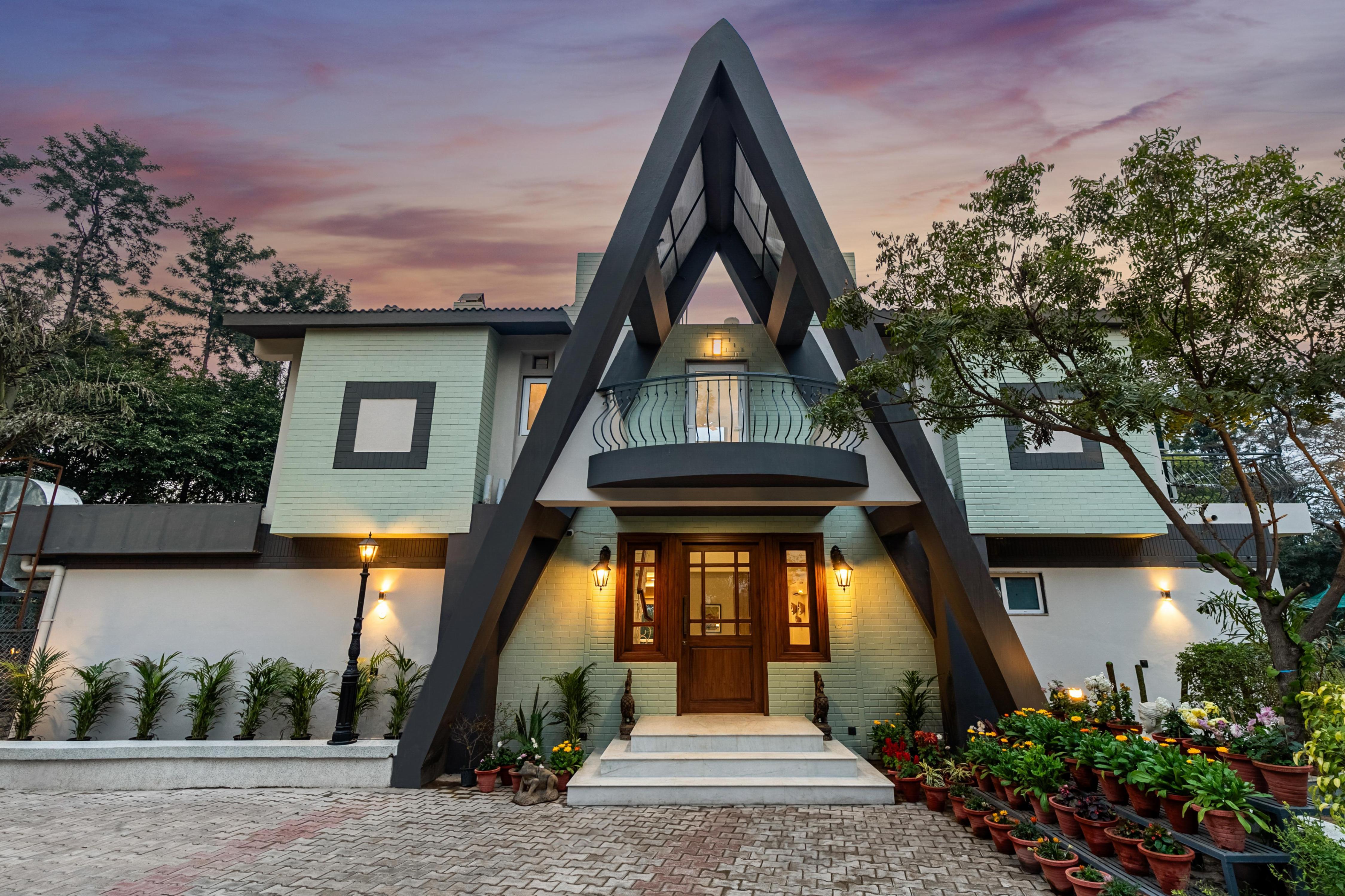  ELIVAAS 6 BHK Farmhouse with Pvt Pool & Garden | Esh