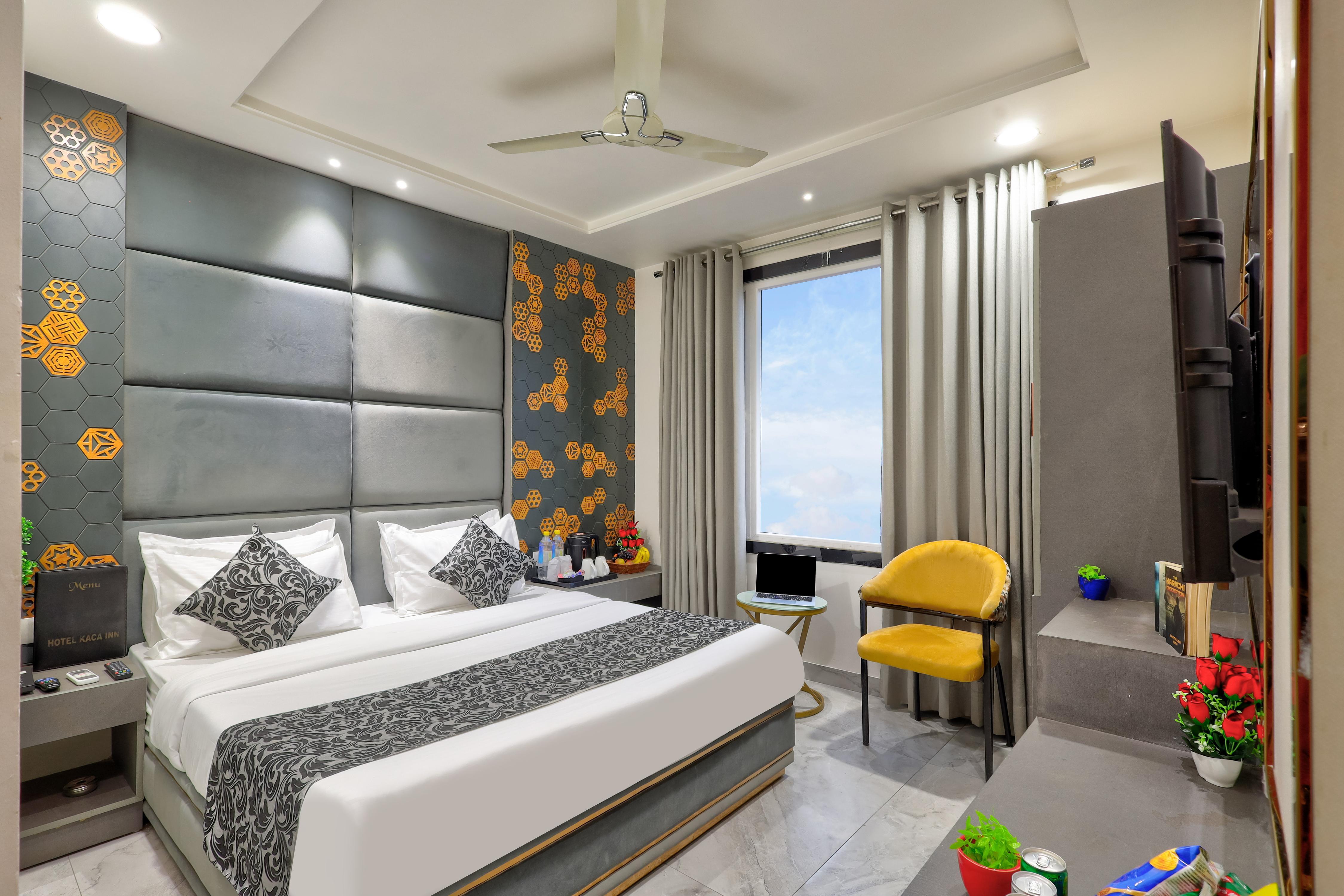 Hotel Kaca Inn - Near New Delhi Railway Station & Connaught Place - Tap to explore photos