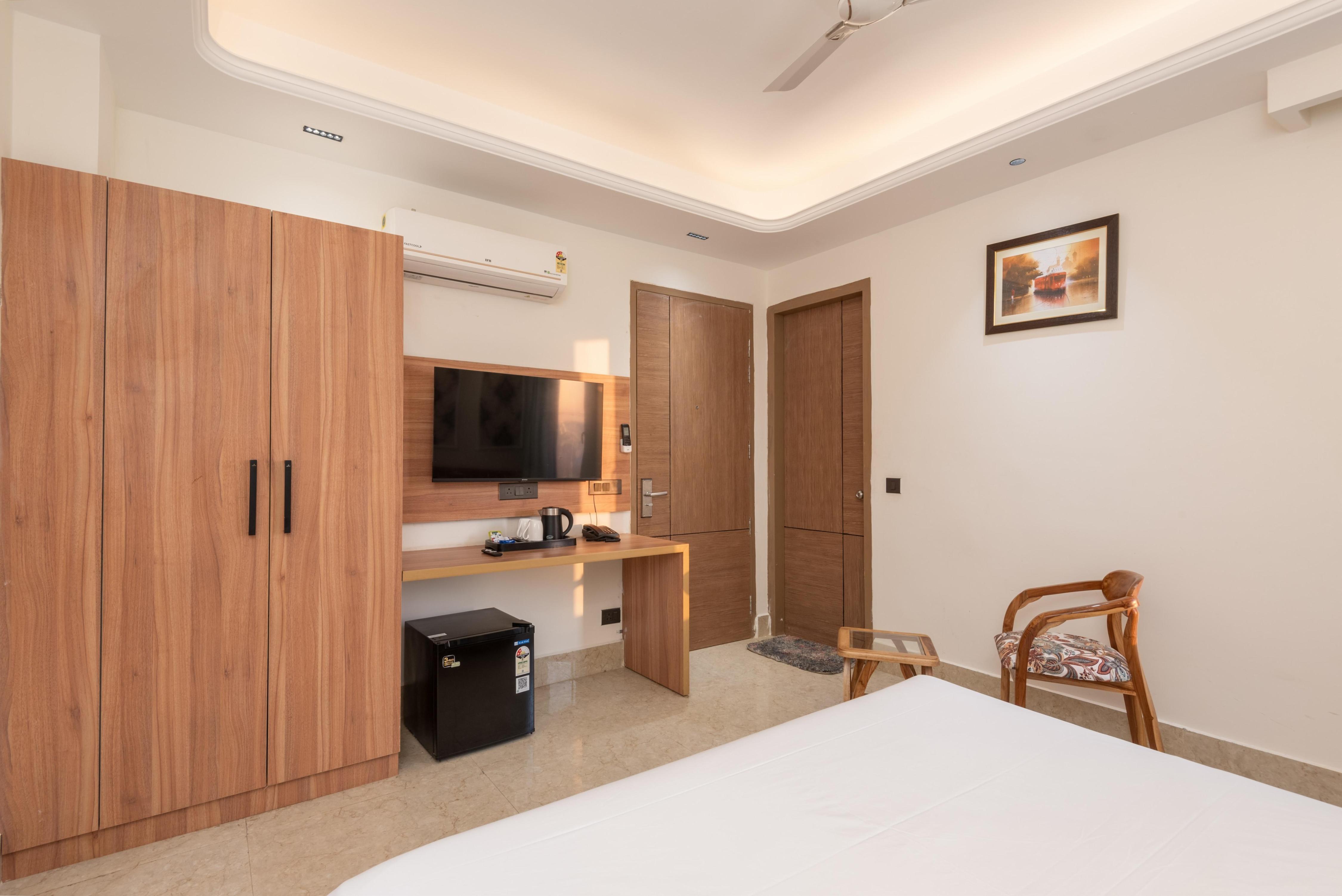 Qotel Signature - Golf Course Road - Tap to explore photos