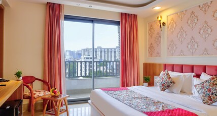 Qotel Signature - Golf Course Road Room Type - Premium 1-Bedroom Apartment with Living Room, Balcony & Kitchenette Qotel Signature - Golf Course Road Room Type - Premium 1-Bedroom Apartment with Living Room, Balcony & Kitchenette