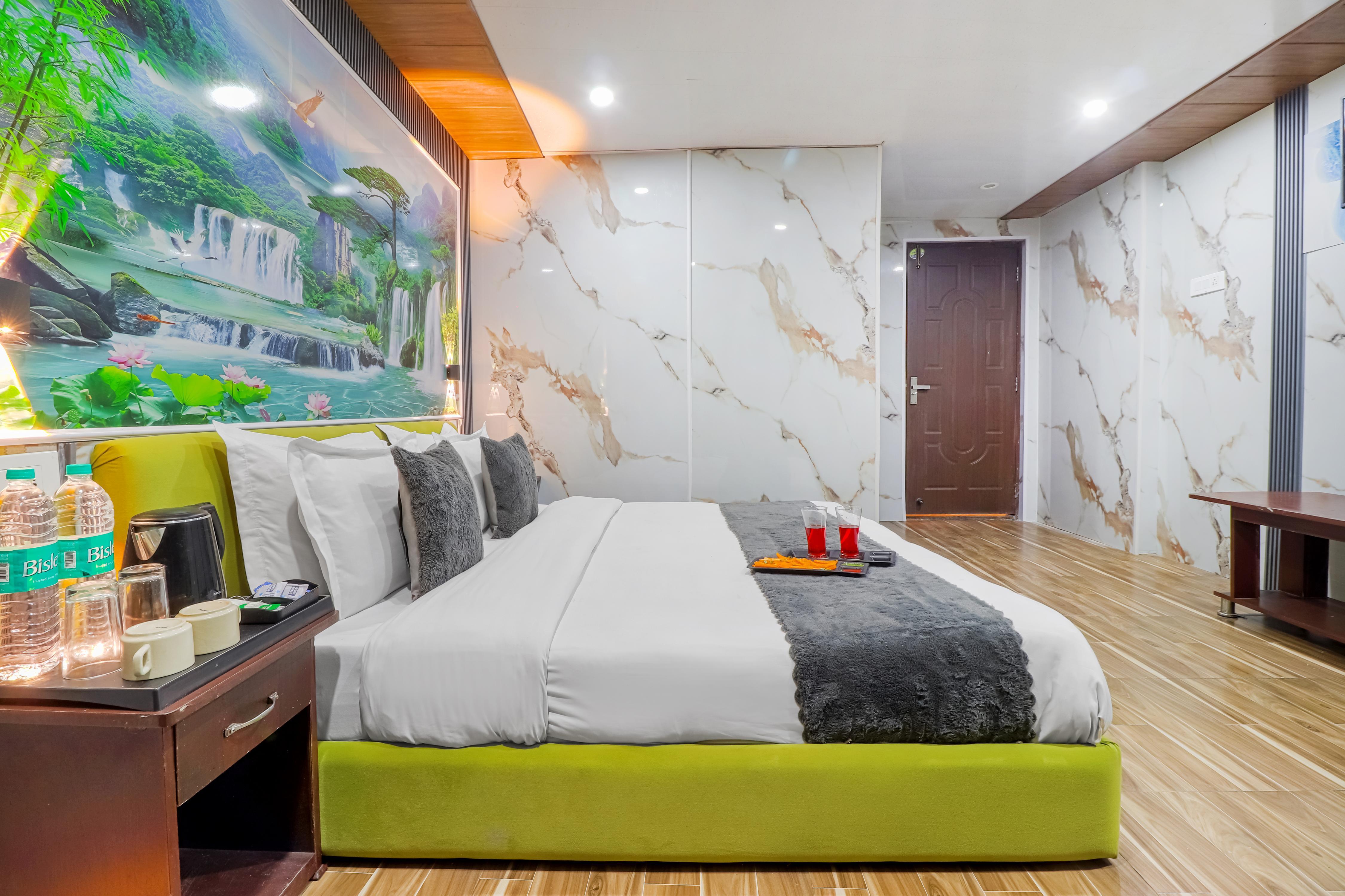 Hotel The Amar Grand Near Mall Road - Tap to explore photos