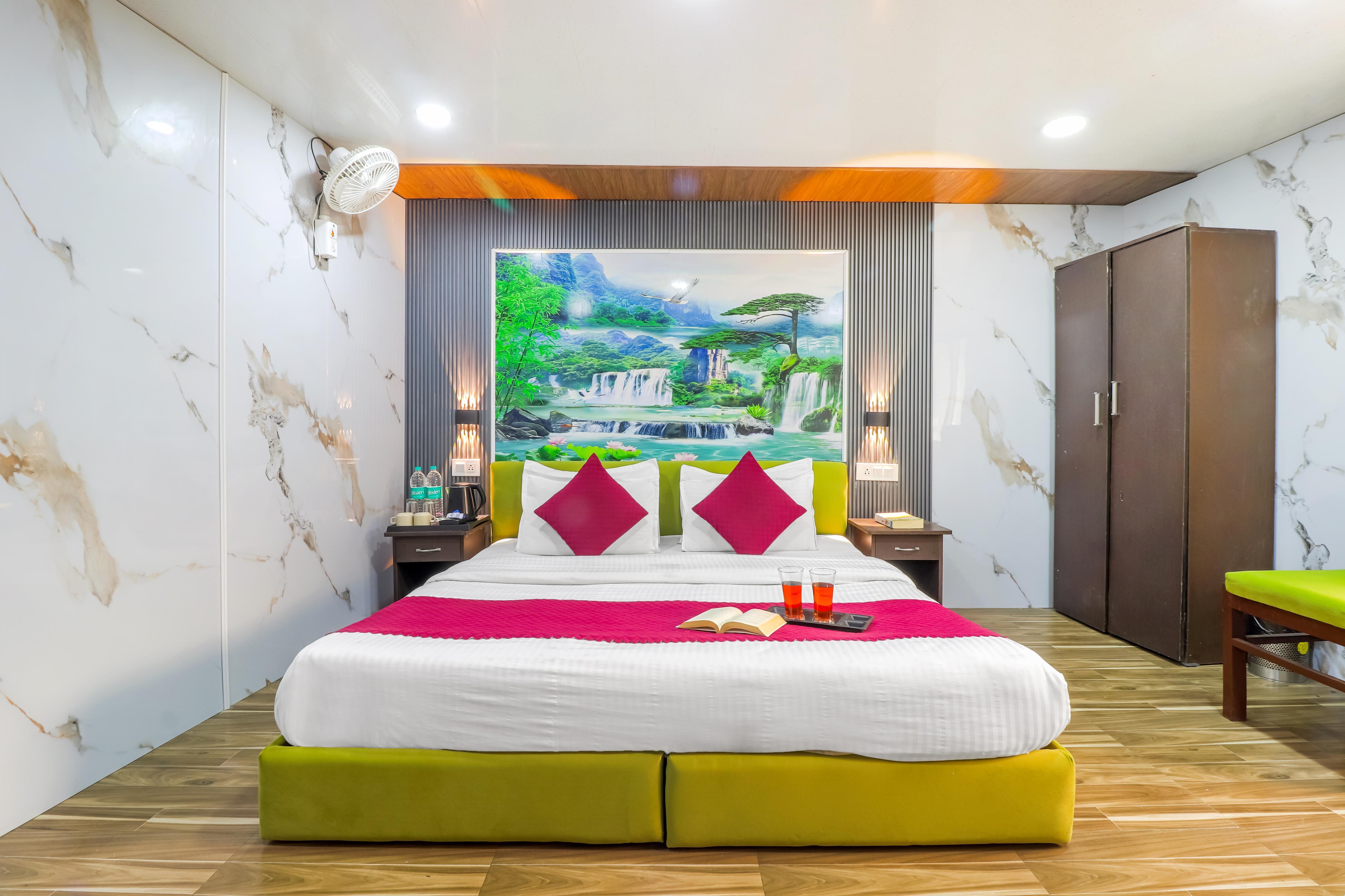 Hotel The Amar Grand Near Mall Road - Tap to explore photos