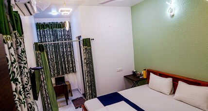 Arul Lodge Room Type - Couple AC Room