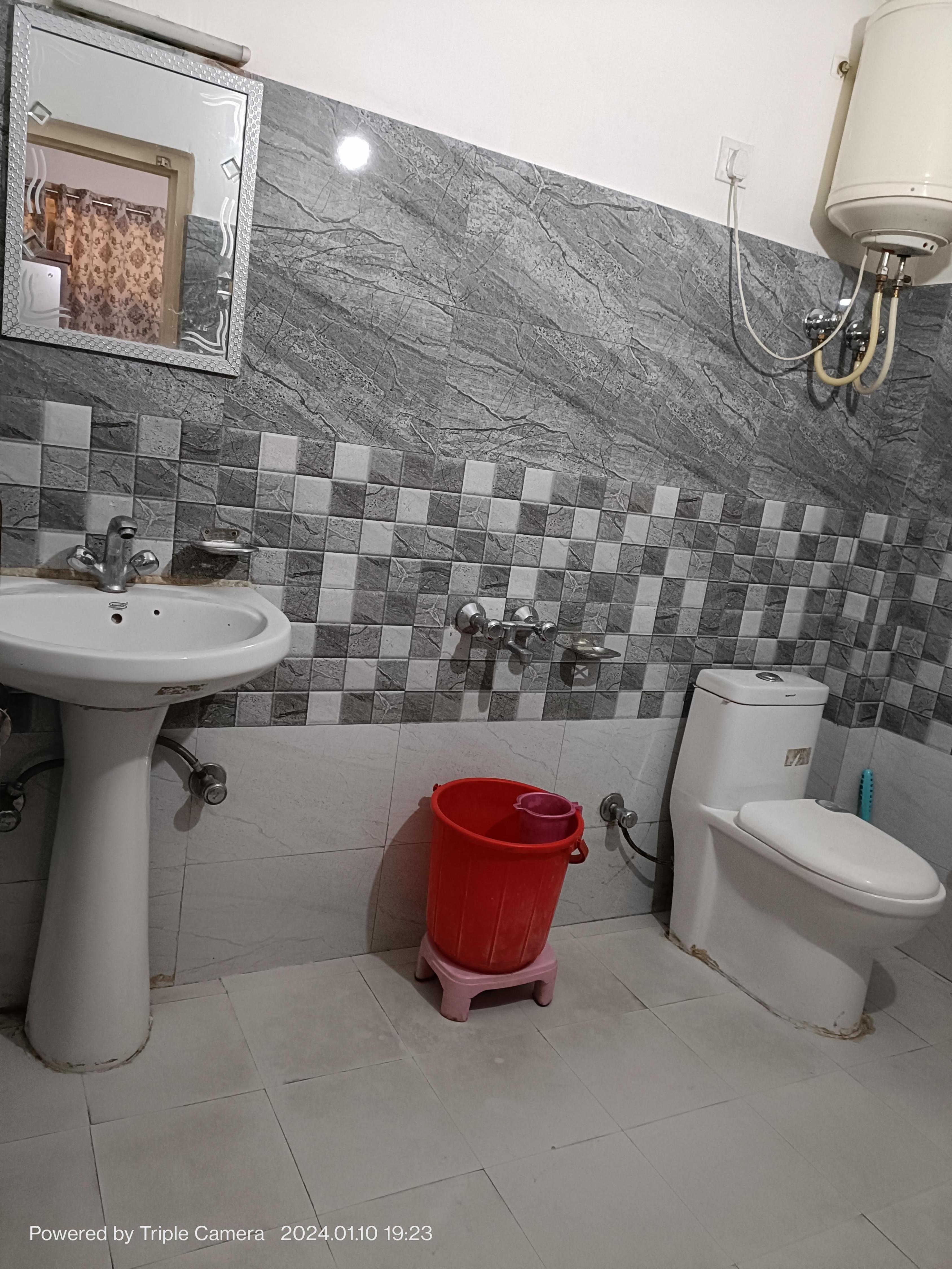 Thakur Home Stay - Tap to explore photos