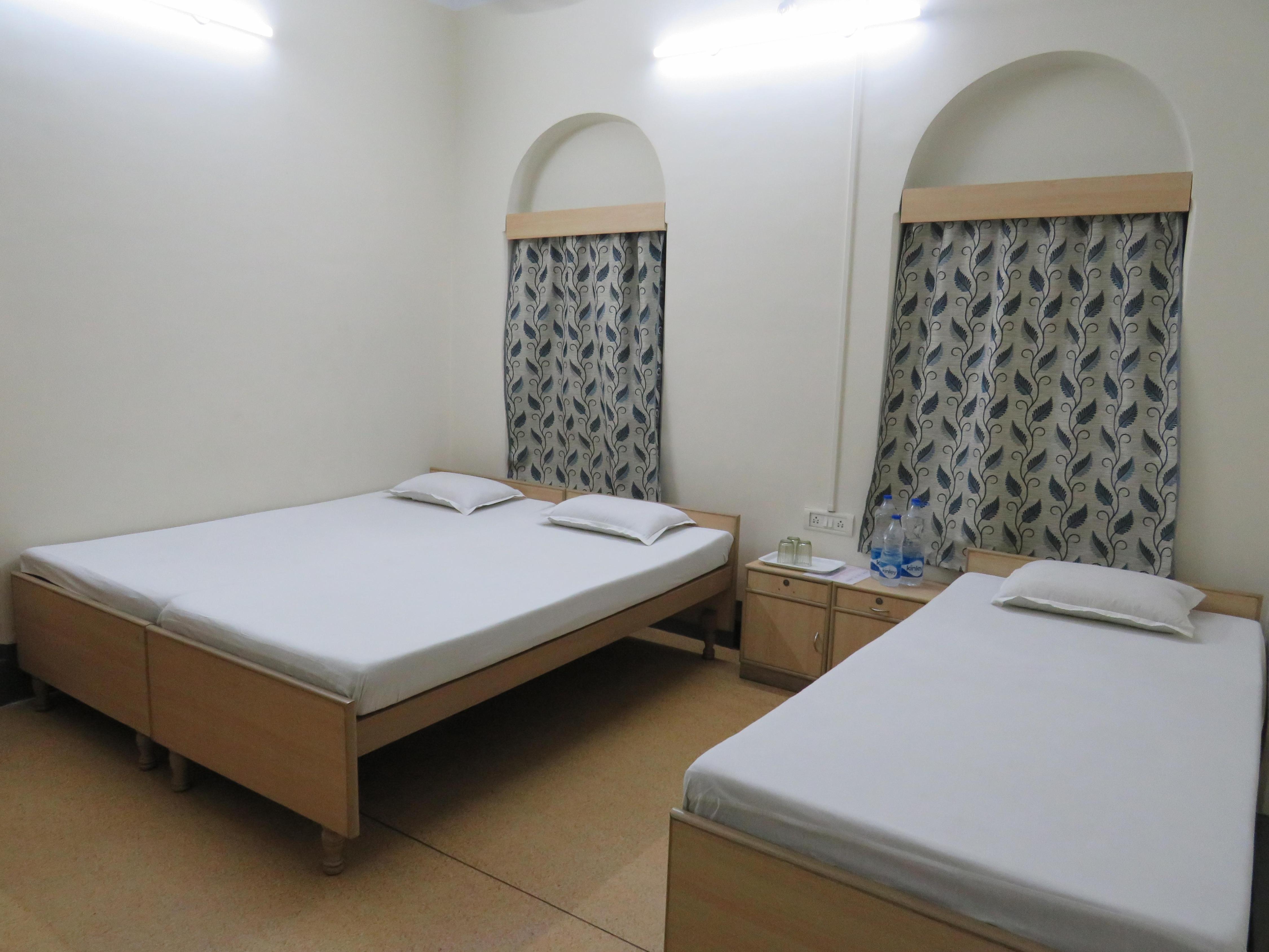 Shaw Guest House Kolkata - Tap to explore photos