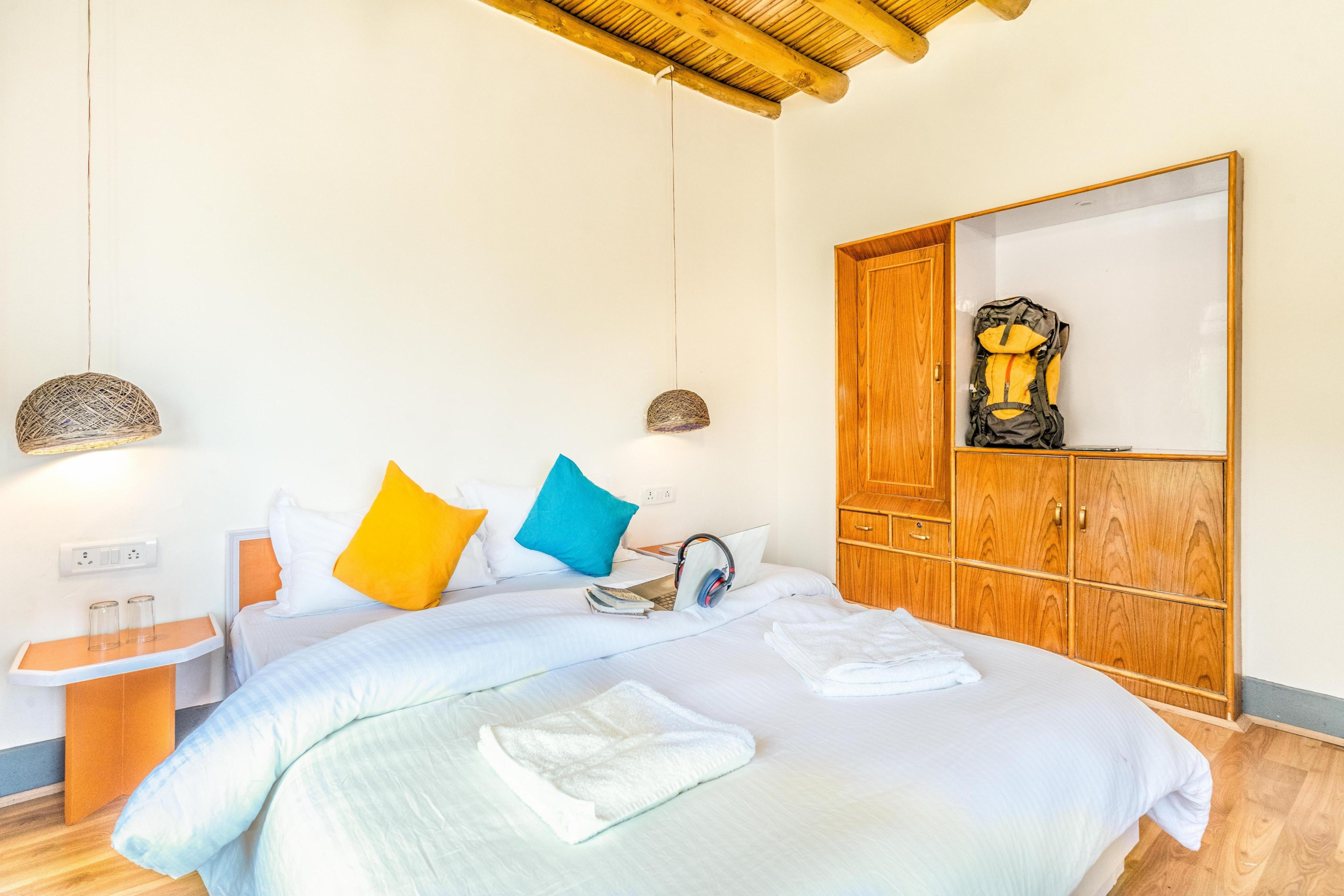 Downtown Hostel | Rooms & Cafe Room Type - Double Private Room with En Suite Washroom
