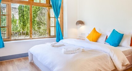 Downtown Hostel | Rooms & Cafe Room Type - Double Private Room with External Private Washroom