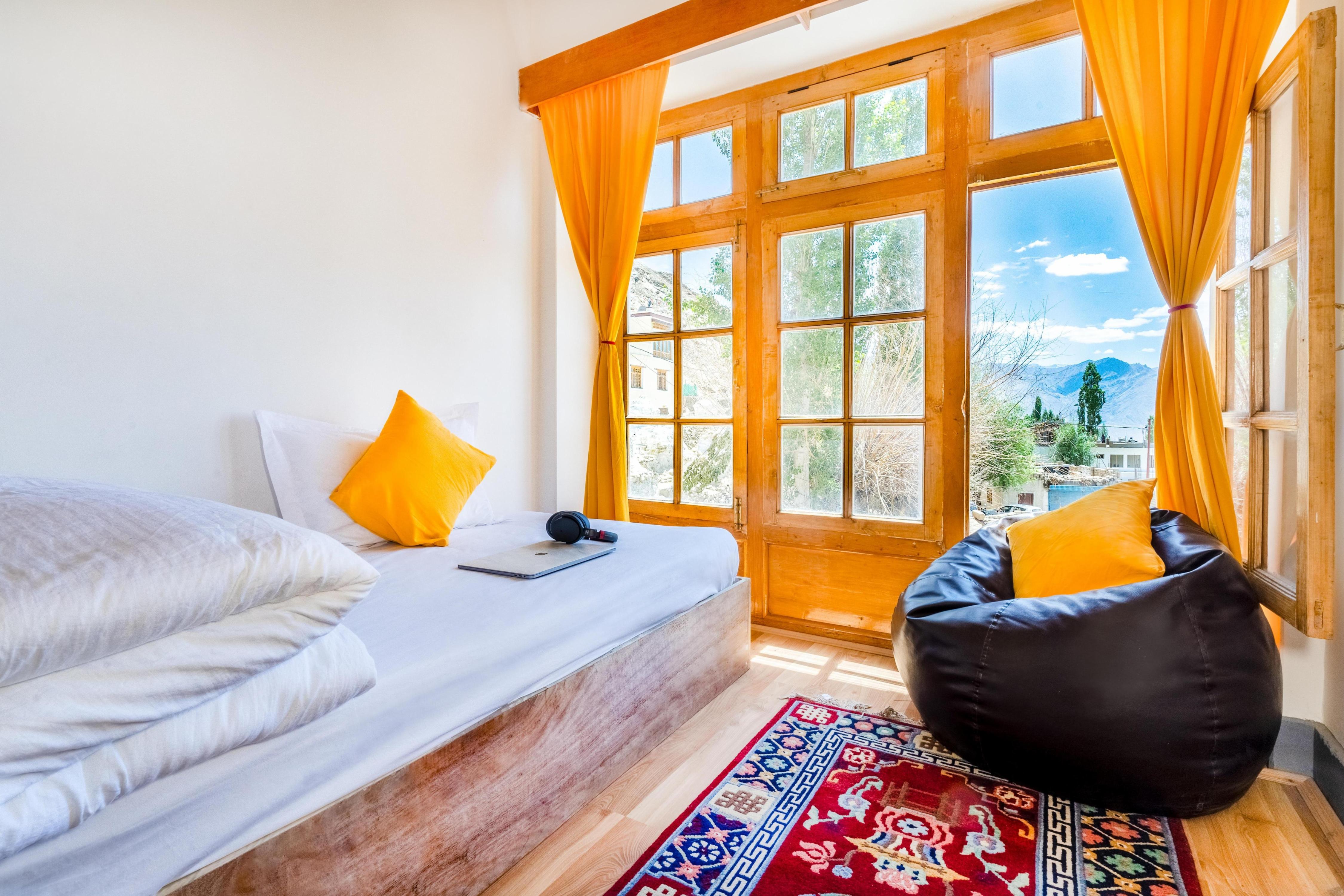 Downtown Hostel | Rooms & Cafe Room Type - Single Private Room with Shared Washroom
