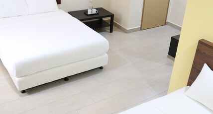 Capital O 90897 Island City Hotel Room Type - Suite Family