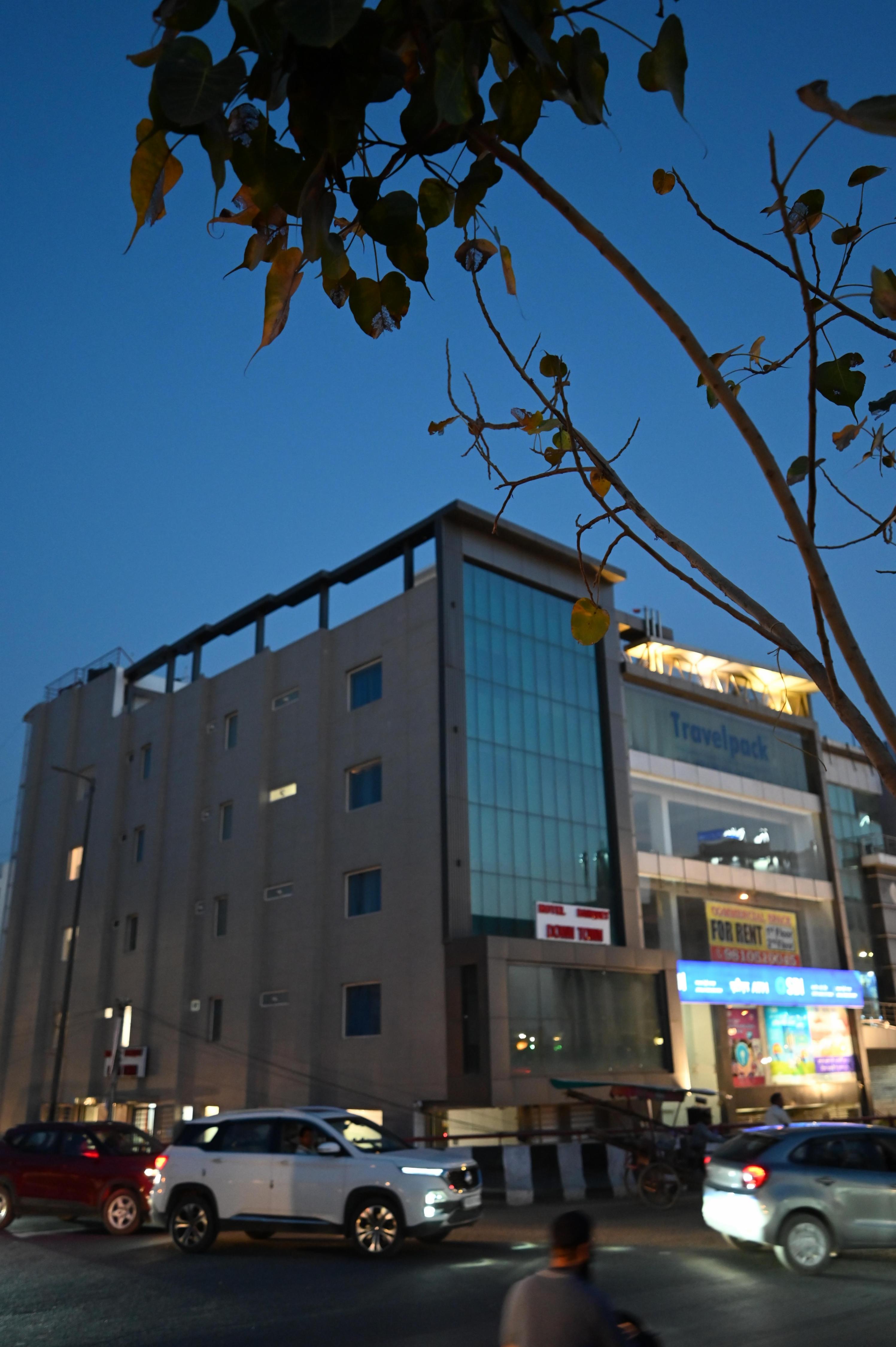 Hotel DownTown Paschim Vihar - Tap to explore photos