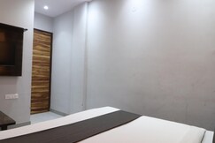 Hotel Twamev residency Rajouri Garden couple friendly