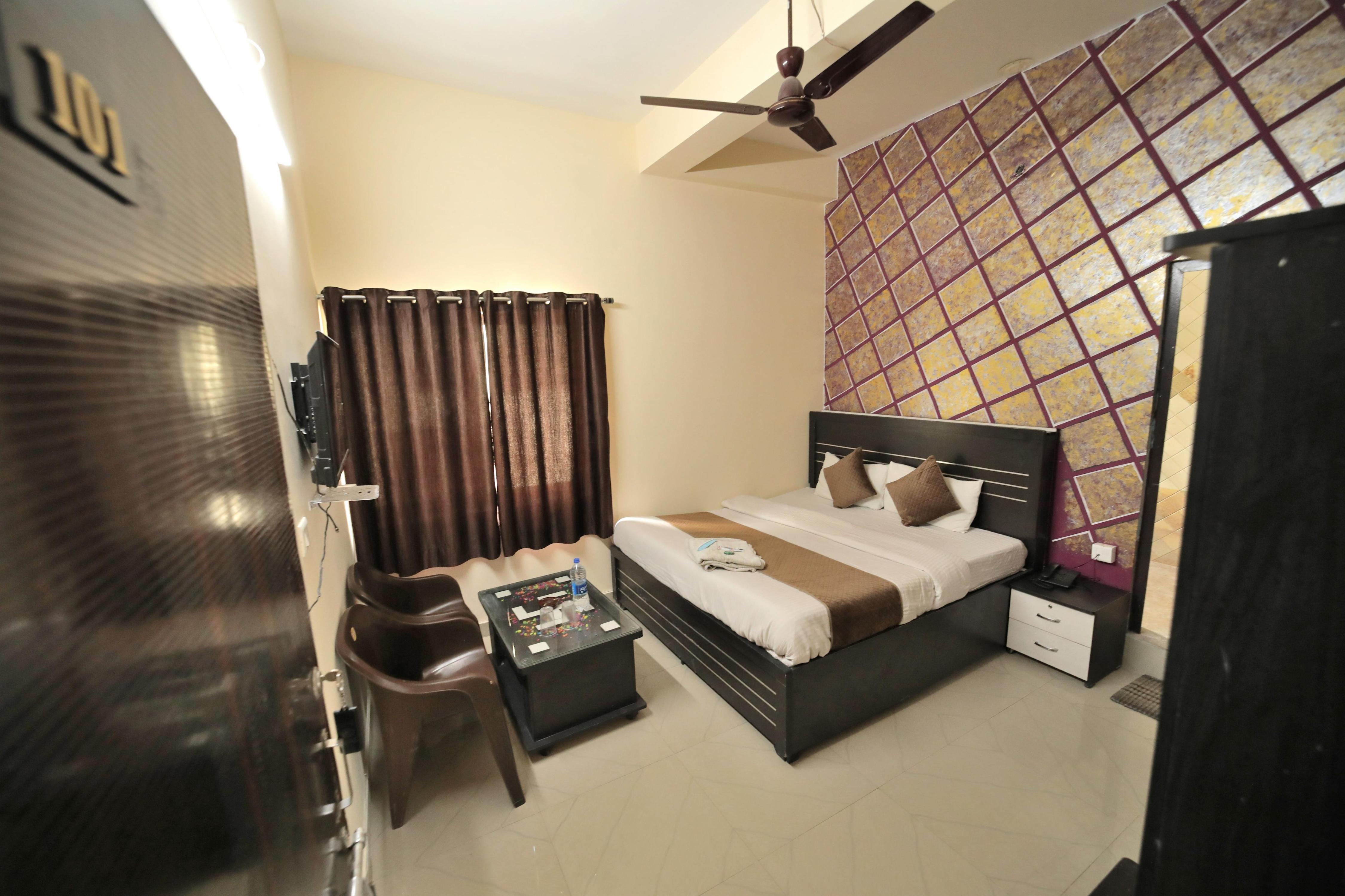 Hotel Udaipur Valley Room Type - Deluxe Room