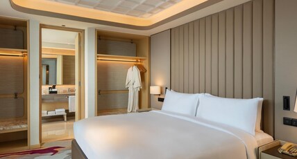 DoubleTree by Hilton Jakarta Kemayoran Room Type - KING PRESIDENTIAL SUITE DoubleTree by Hilton Jakarta Kemayoran Room Type - KING PRESIDENTIAL SUITE