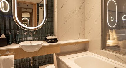 DoubleTree by Hilton Jakarta Kemayoran Room Type - KING DELUXE ROOM
