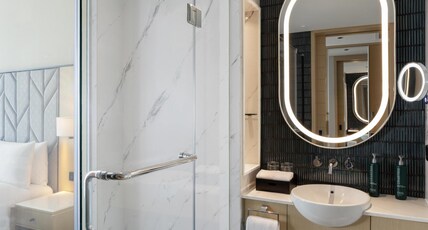 DoubleTree by Hilton Jakarta Kemayoran Room Type - KING GUEST ROOM HIGH FLOOR