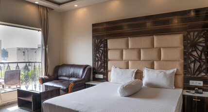 JAS LUXURY RESORT Room Type - SUPER DELUXE ROOM WITH BATHTUB