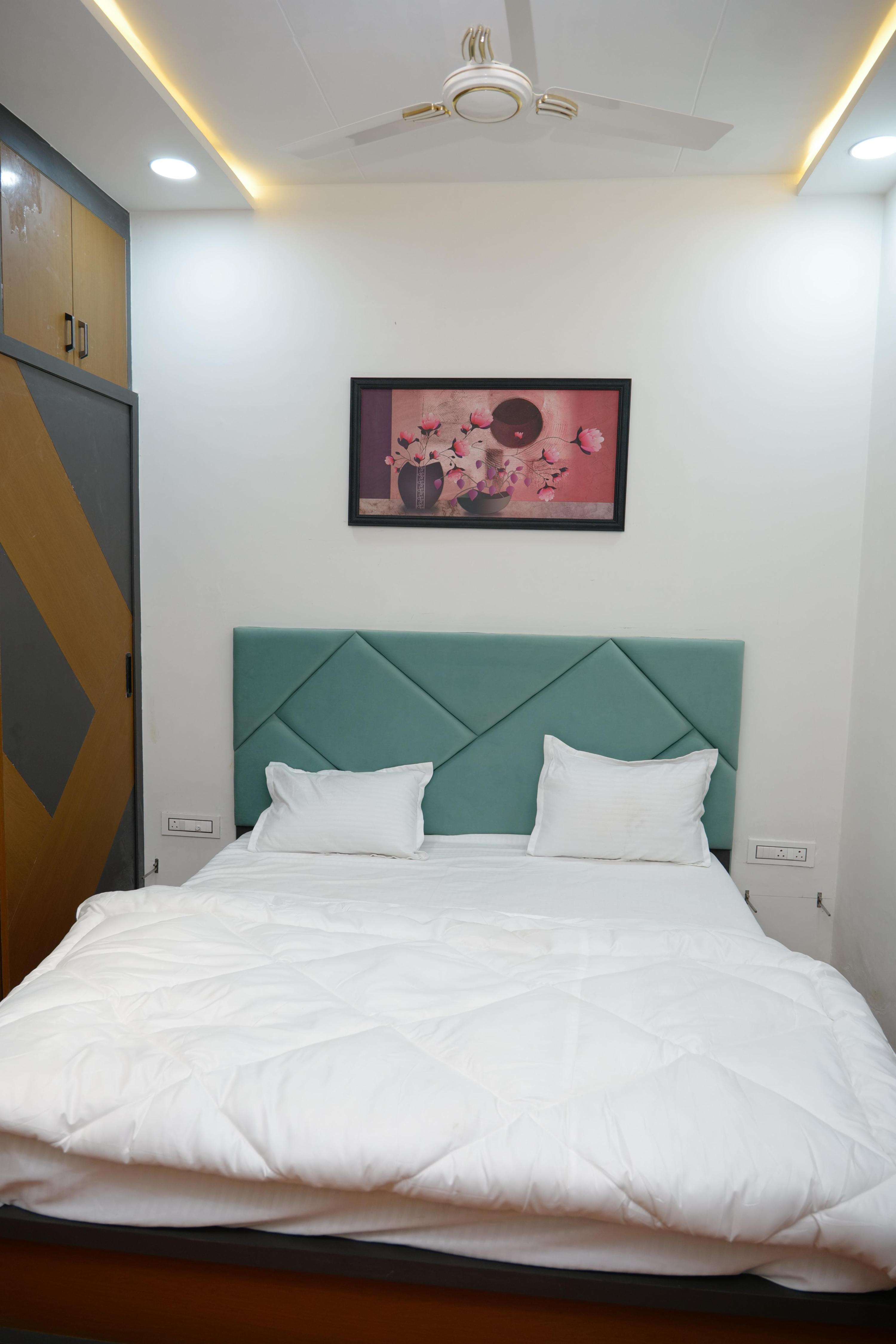 Hotel Panache The Escape - Luxury Rooms - Tap to explore photos