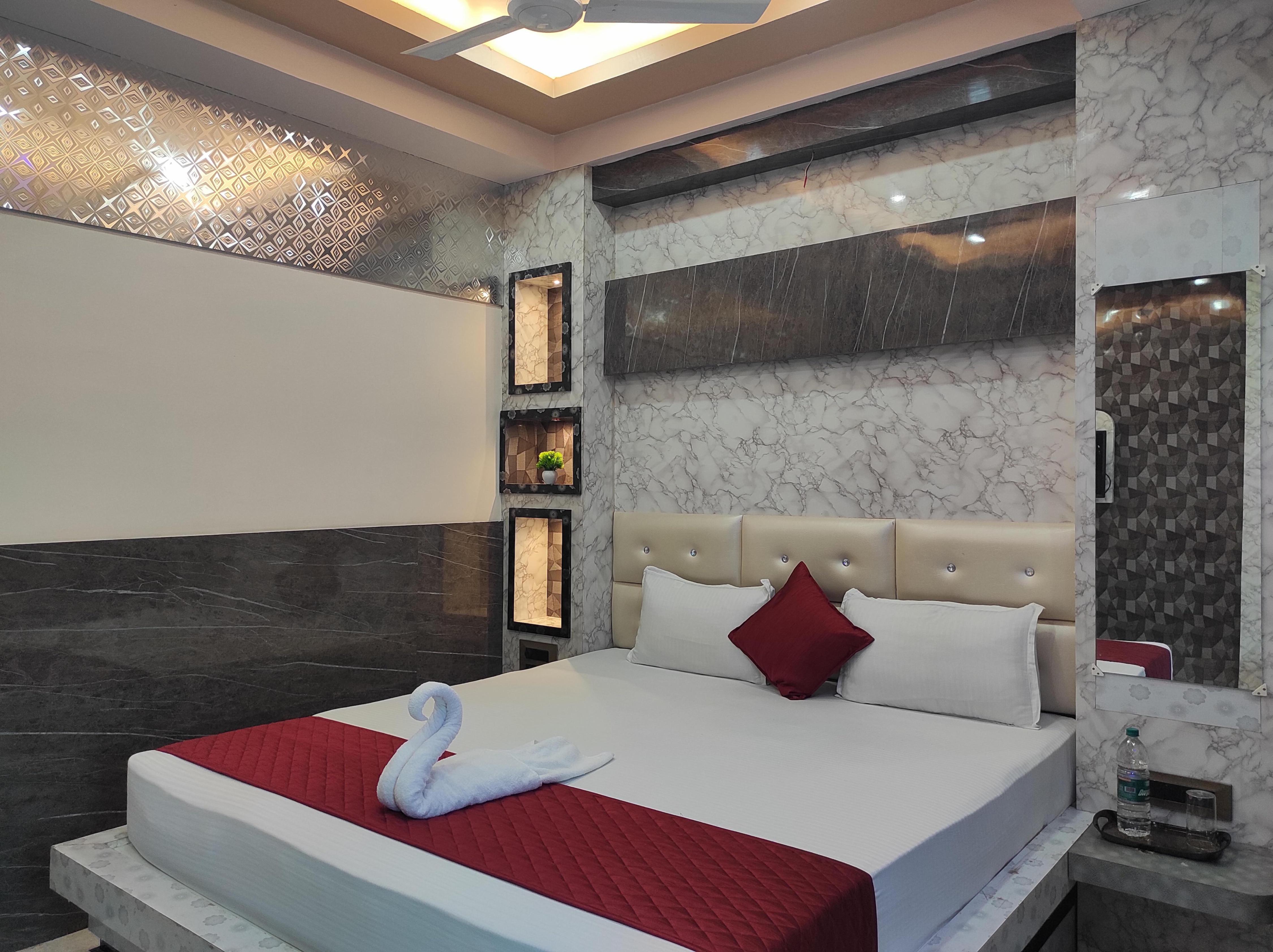 HOTEL ROYAL PALACE Room Type - Deluxe Room