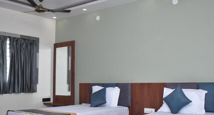 HOTEL OMKARESHWAR INN Room Type - FAMILY ROOM