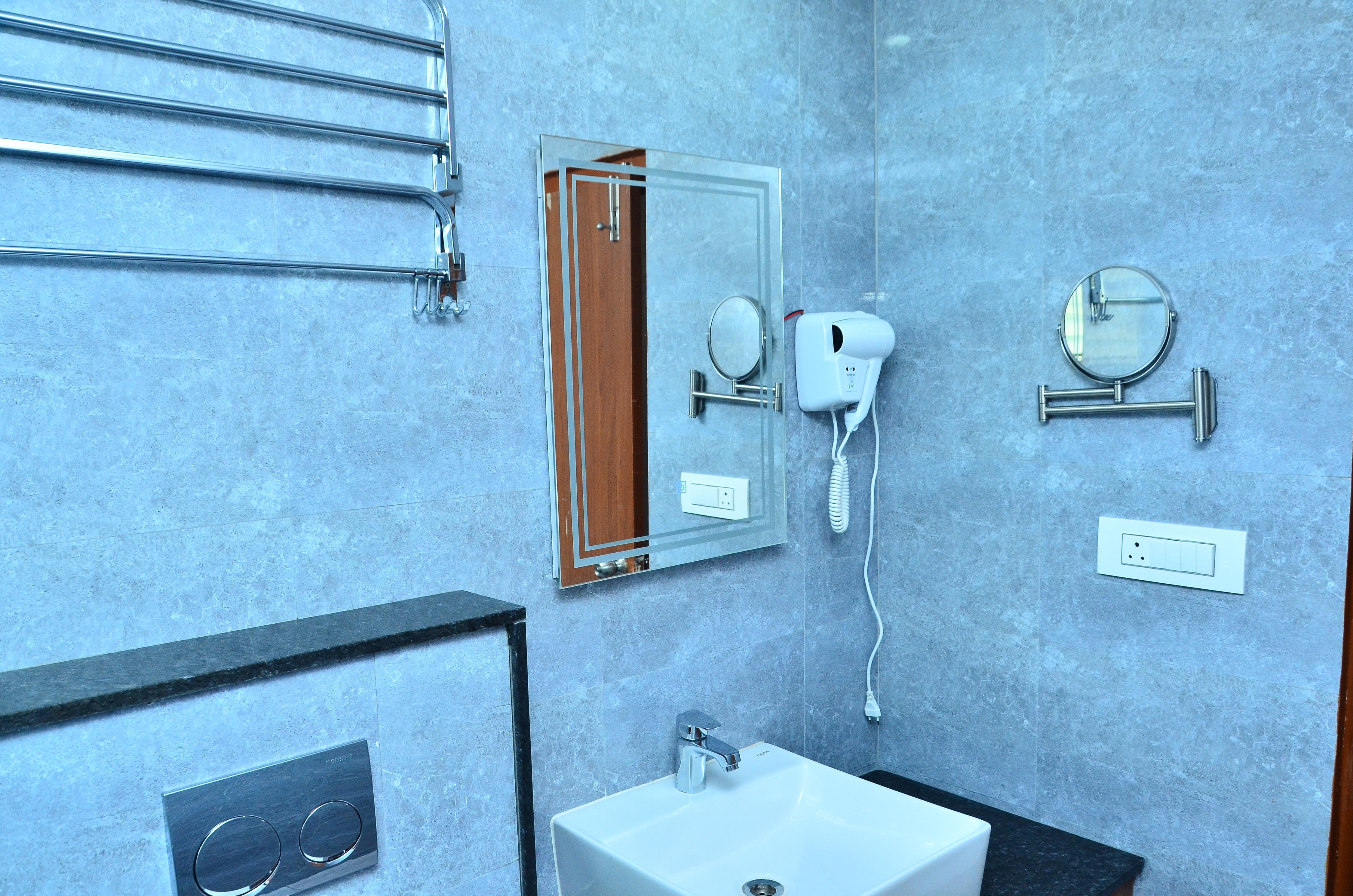 Hotel Eyrie Nest Bangalore Room Type - Deluxe Room - Twin Bed