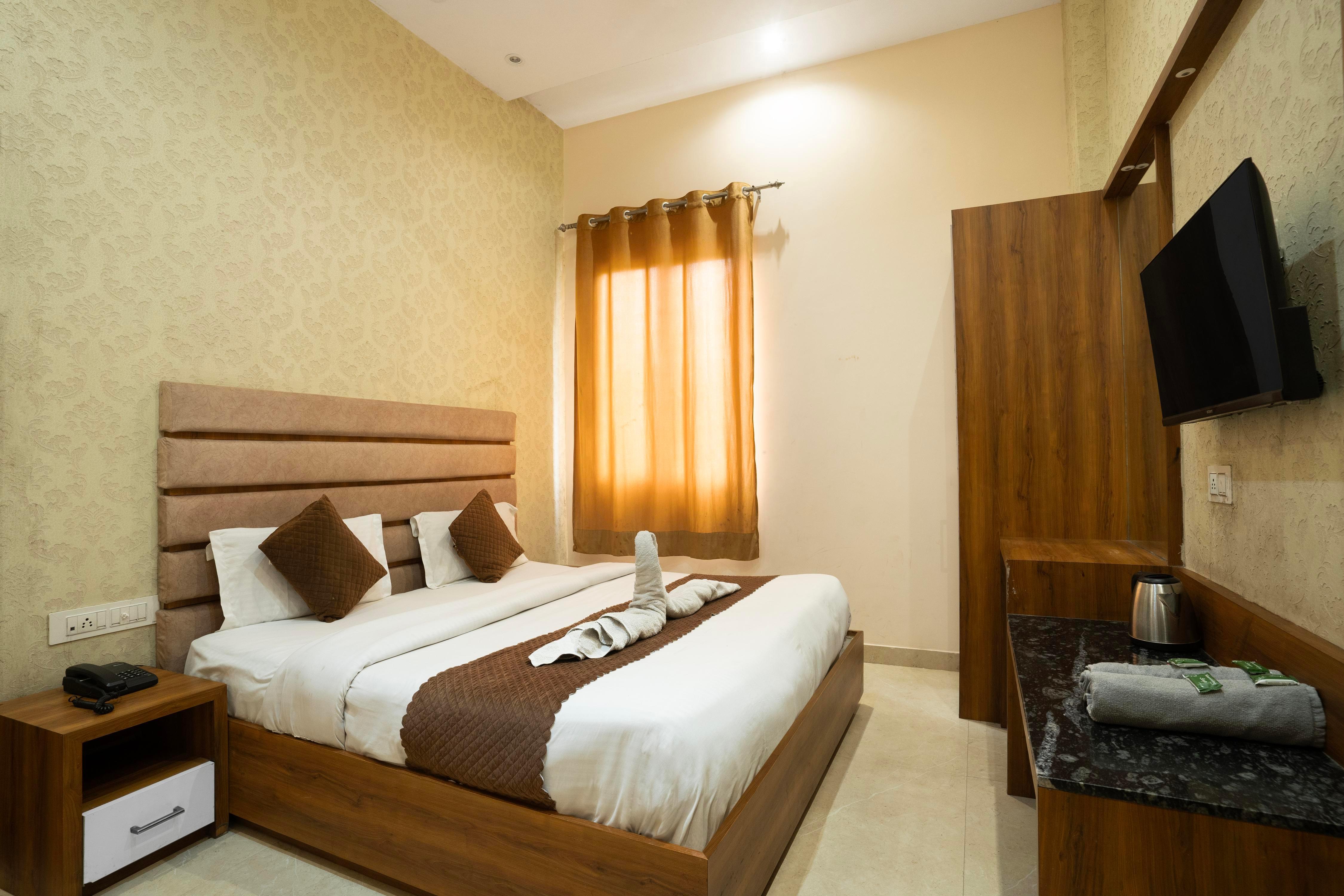 Prince BNB 2 min walk to Golden Temple - Tap to explore photos