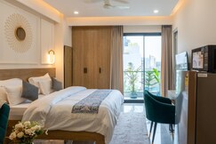 Address of Sterling Lavish Studios | Golf Course Road