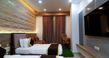 Hotel Y Palace Room Type - Premium Twin