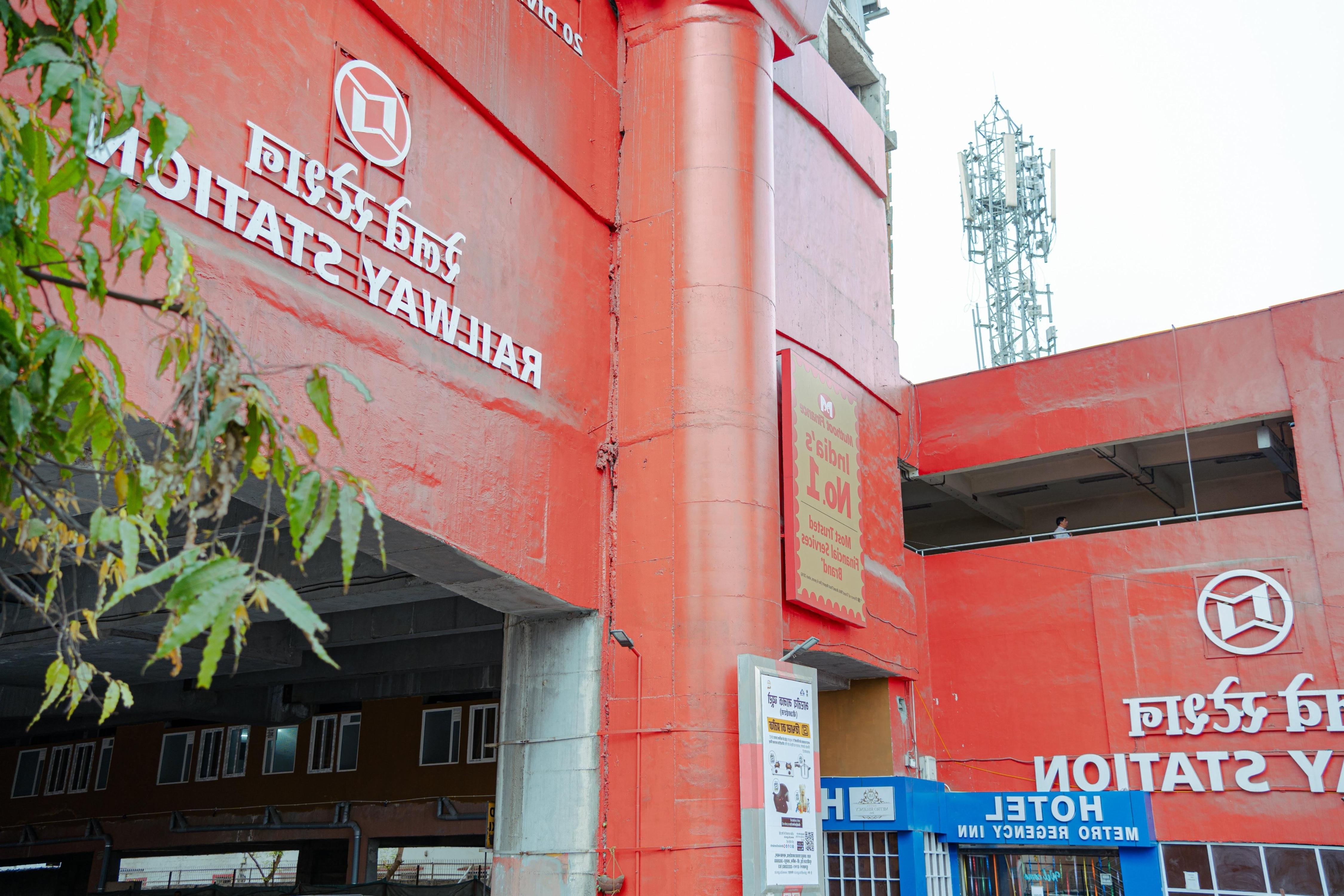 Hotel Metro Regency Inn, 100m from Jaipur Railway Station - Tap to explore photos