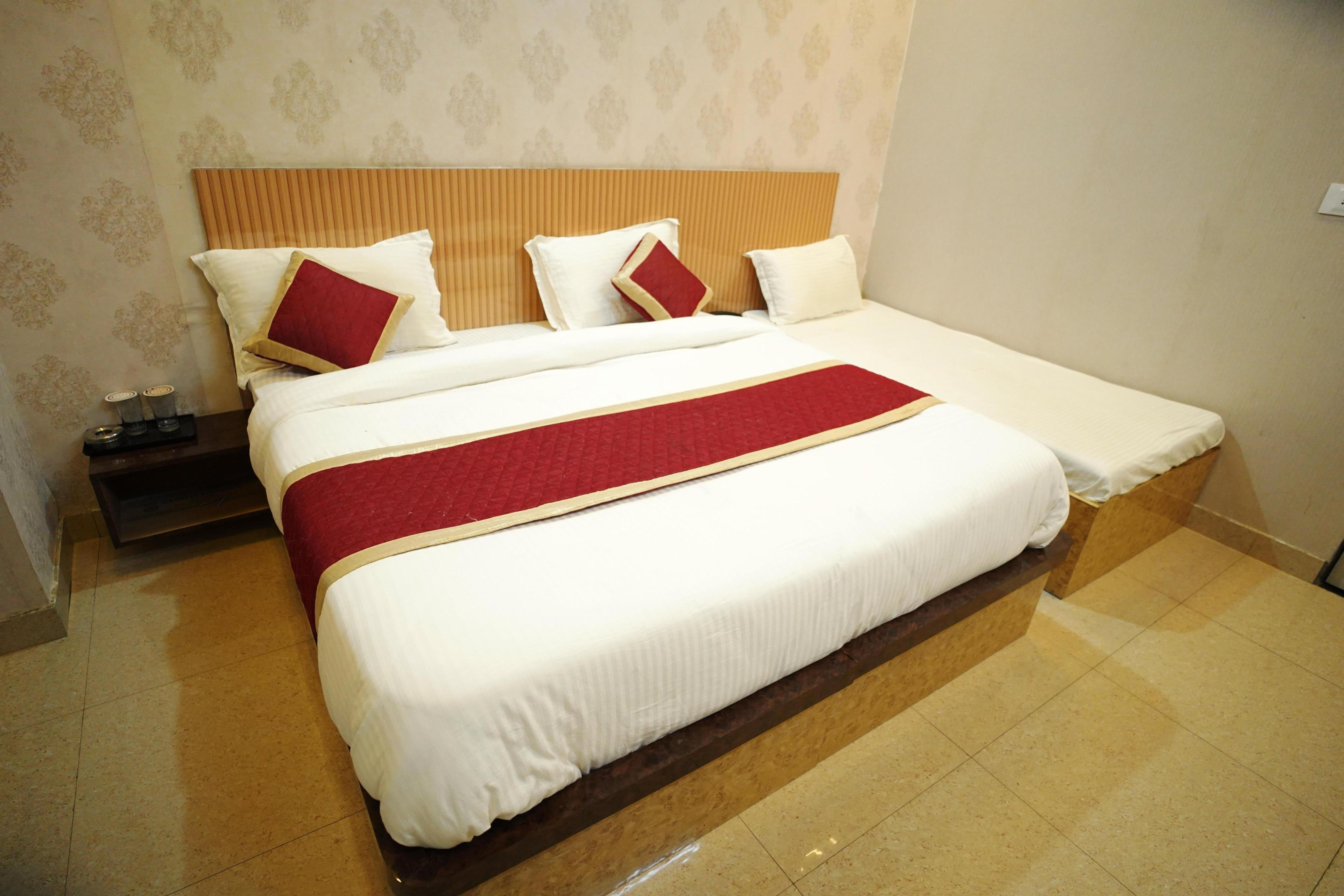 Hotel Metro Regency Inn, 100m from Jaipur Railway Station - Tap to explore photos
