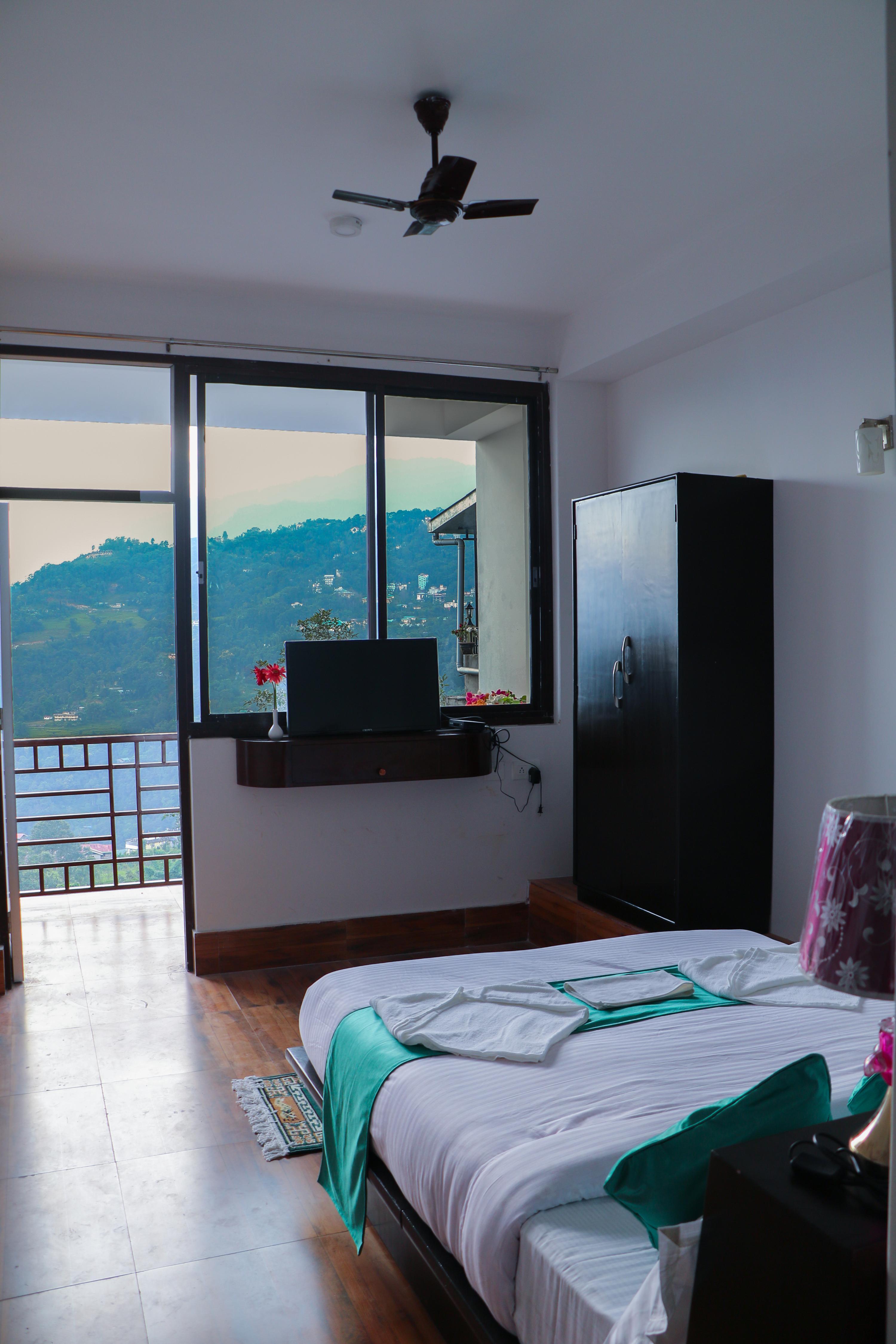 HOTEL GREENERY VIEW Room Type - Luxury Premium Room