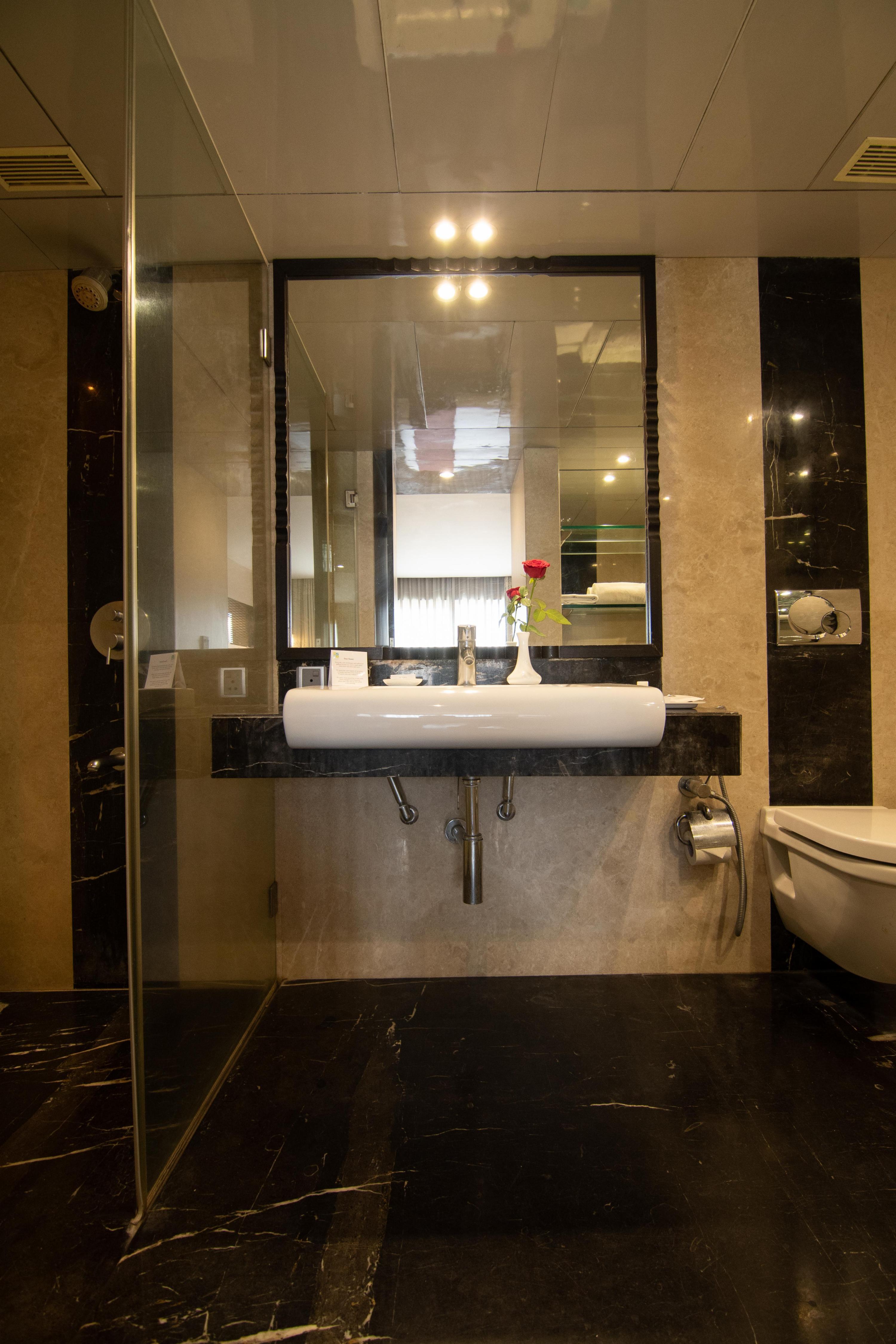 The Mocana Banyan | Biz Suites - Tap to explore photos