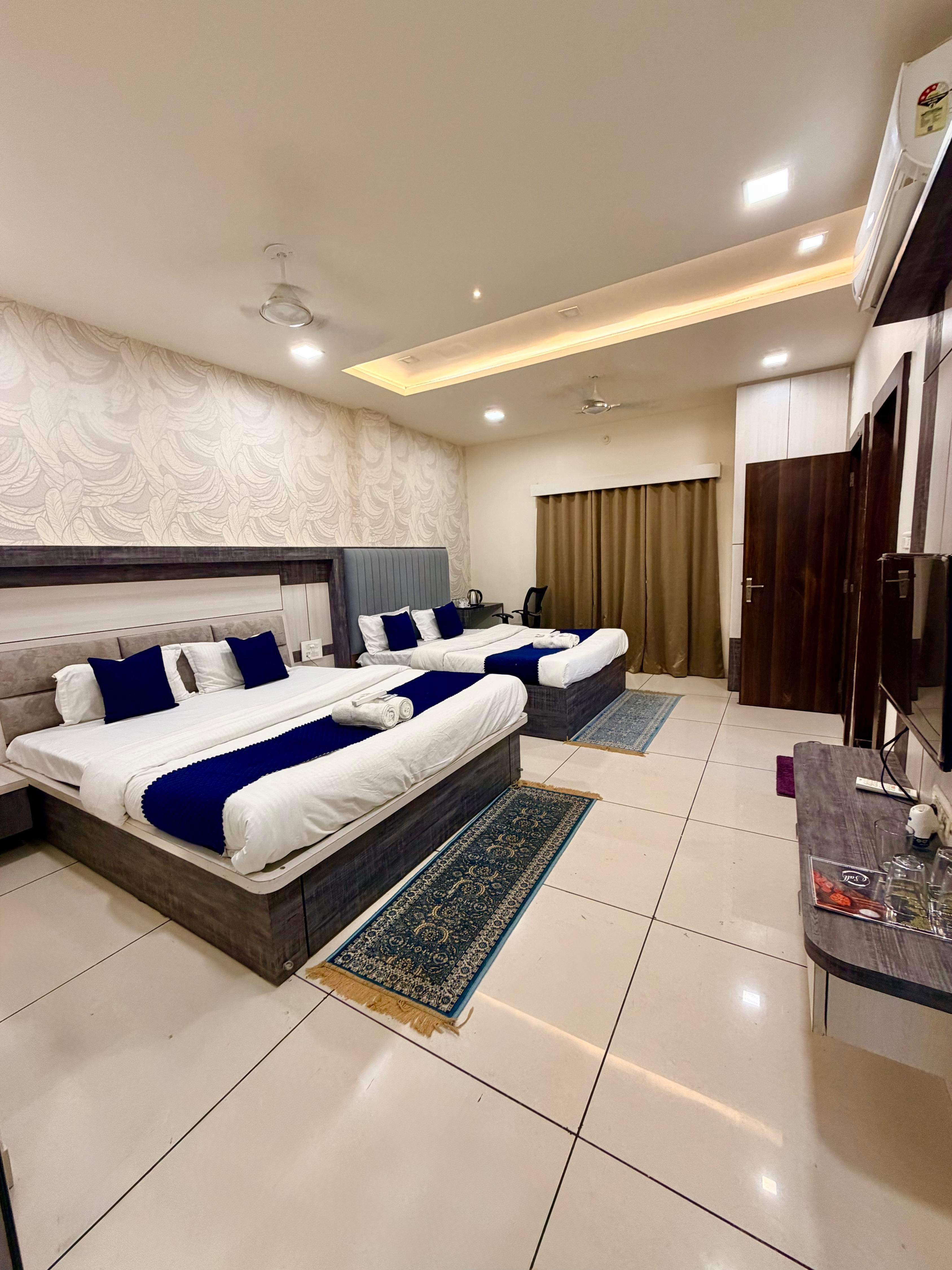 Hotel Vardhman - Tap to explore photos