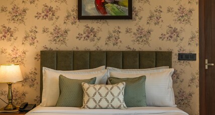 Perfectstayz Premium Pinaaki - Ganges view Room Type - Deluxe Room with Hill View