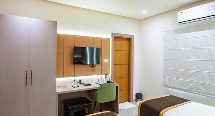 Dev Residency A Unit OF The Elegance Room Type - Premium Room