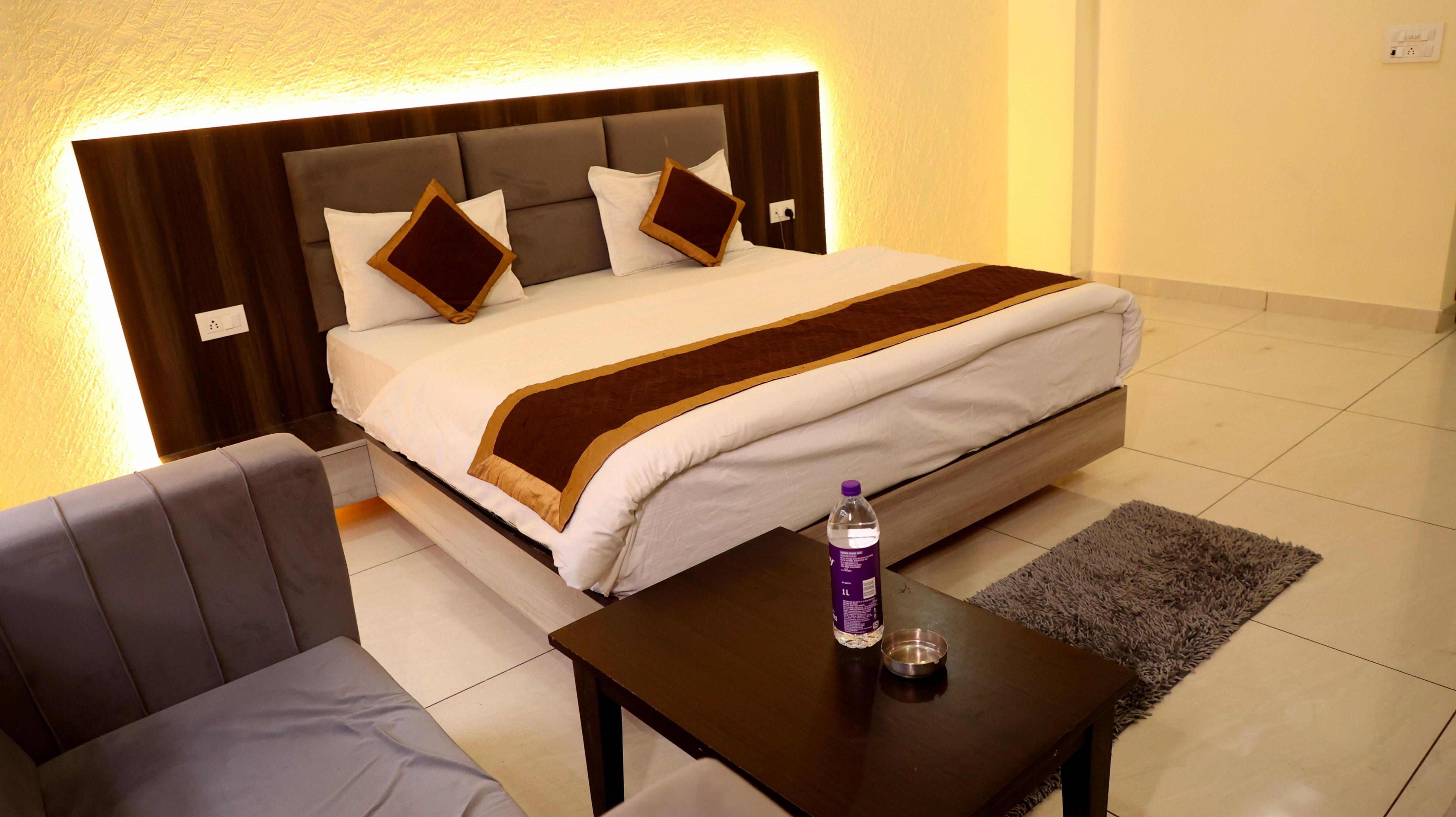 Hotel Blue Pine @Har Ki Pauri Road - Tap to explore photos