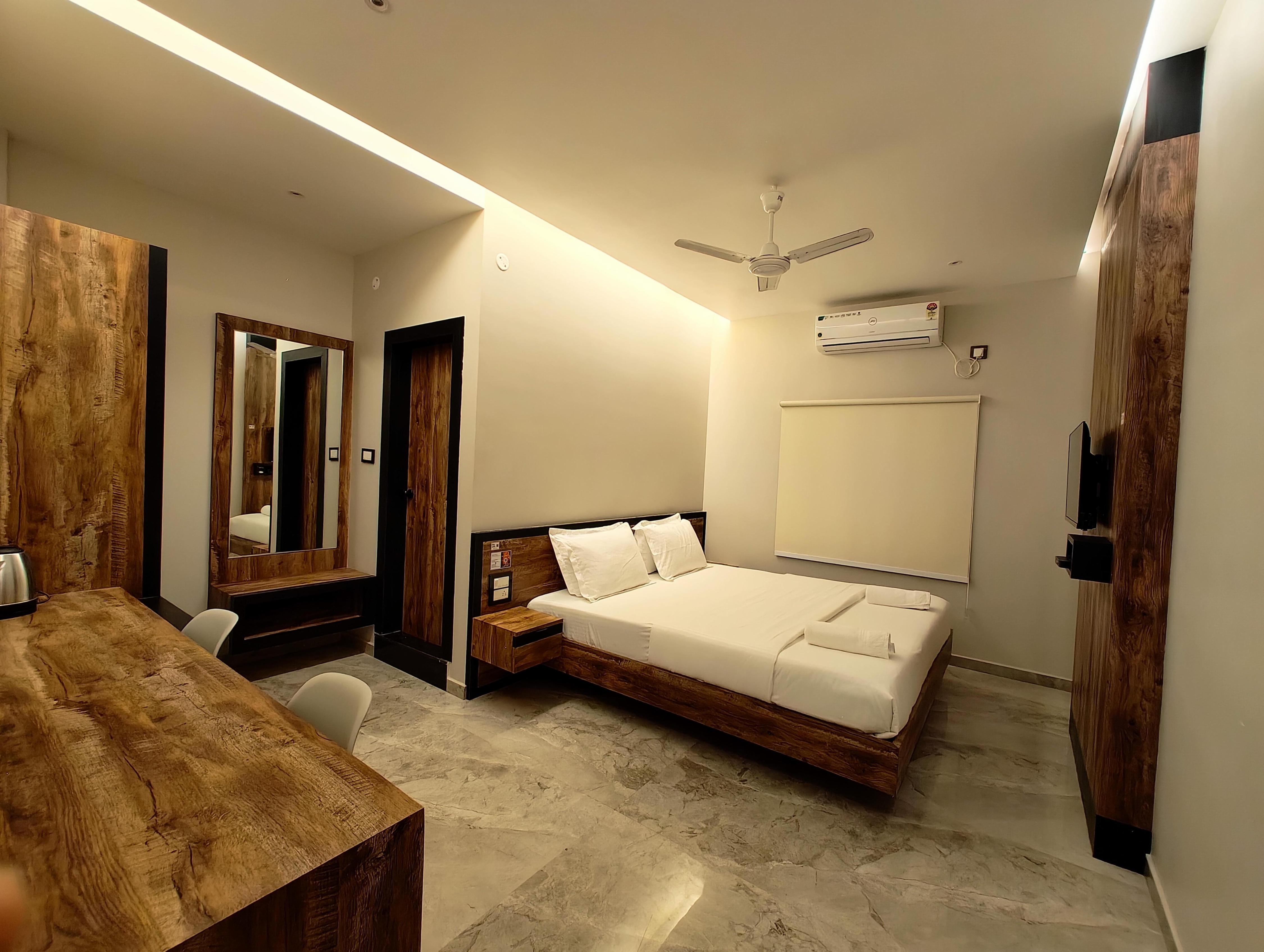 Babylon Hotel Room Type - Deluxe Double (King)