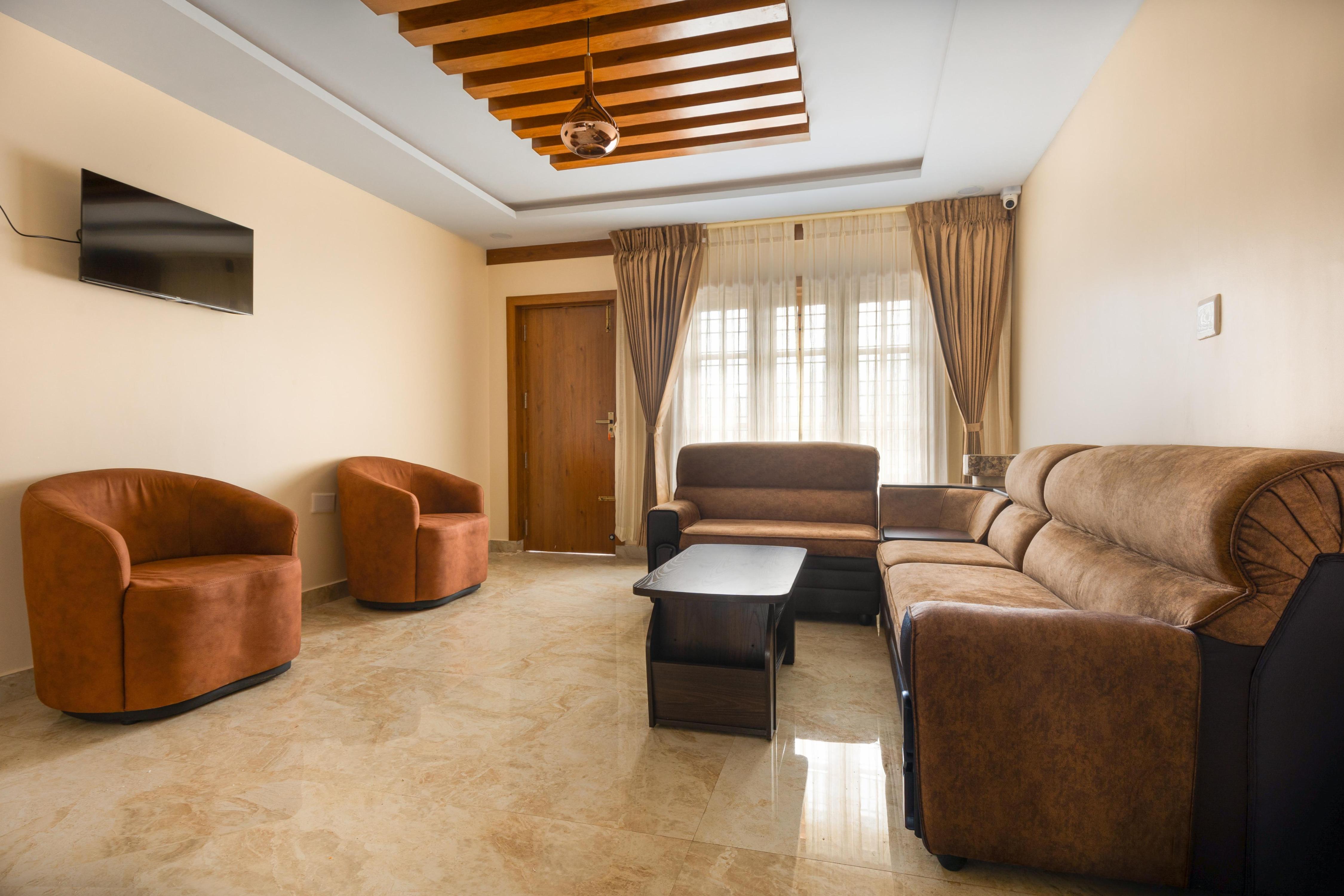 Grandis - Tap to explore photos