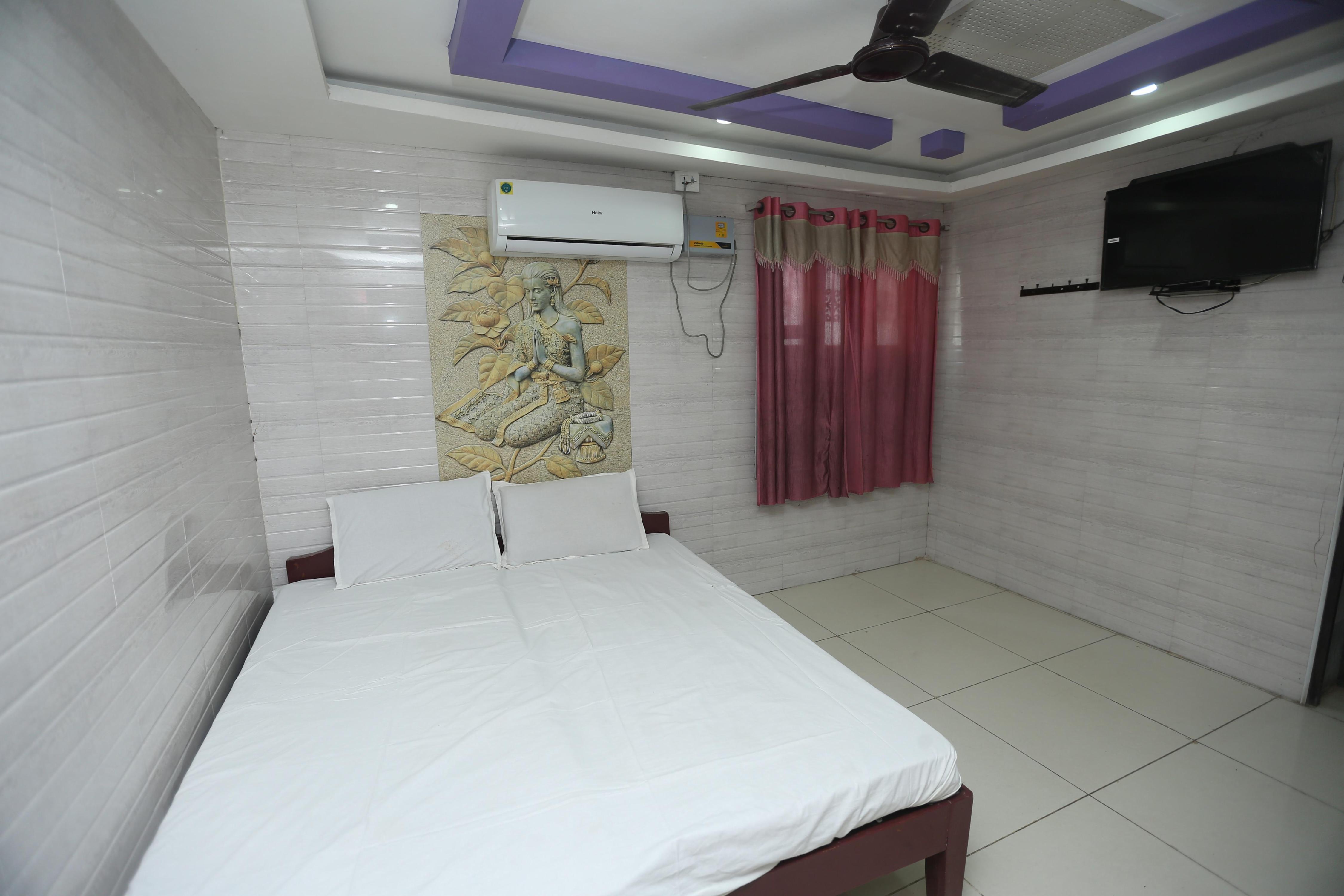 HOTEL QUEEN PALACE - Tap to explore photos