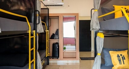 The Hosteller Jaipur, MI Road Room Type - Bed in 6 Bed Female Dormitory with City View