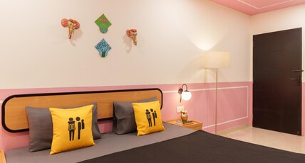 The Hosteller Jaipur, MI Road Room Type - Deluxe Double Room with City View