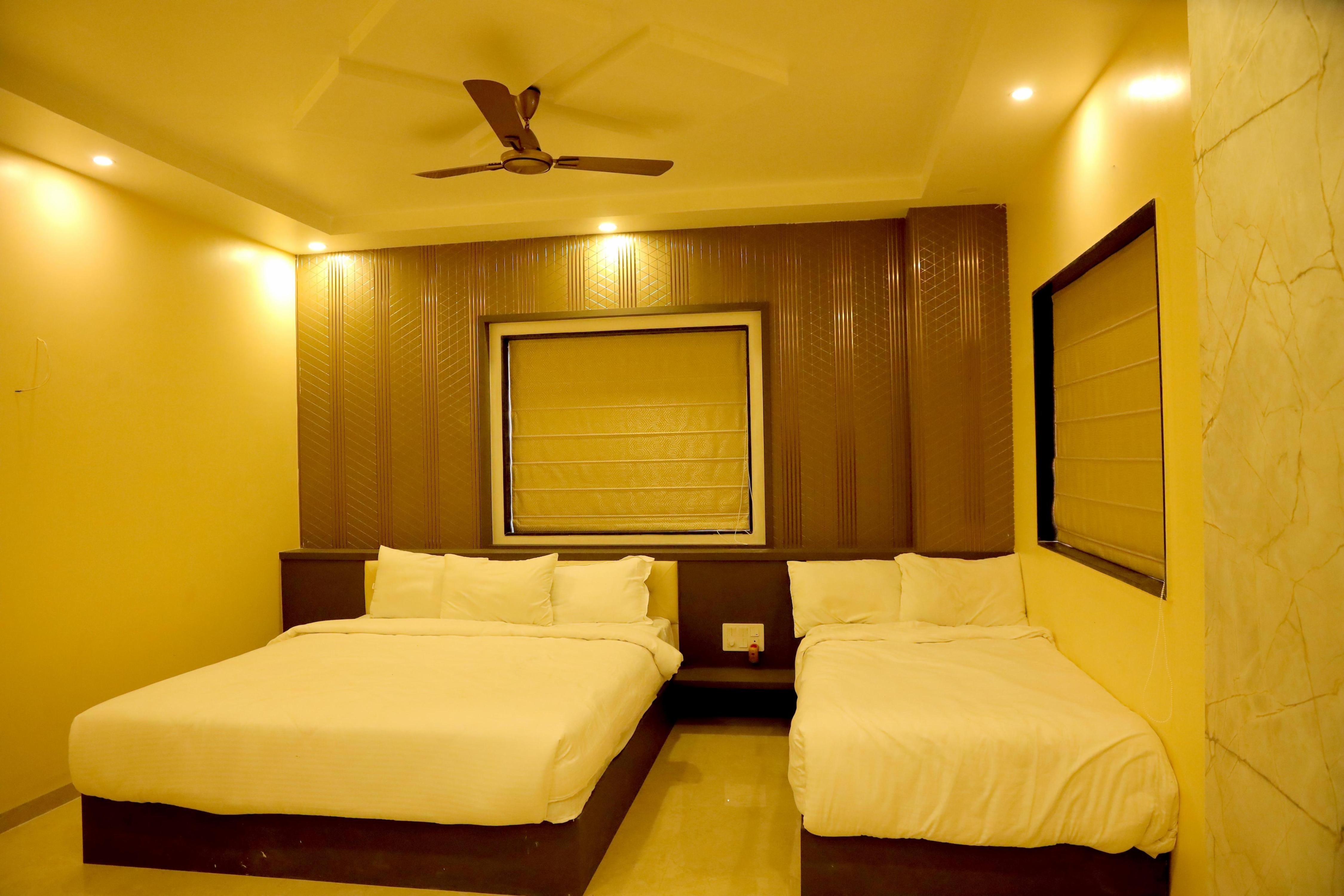 Hotel Veeratn Room Type - Suite AC Room
