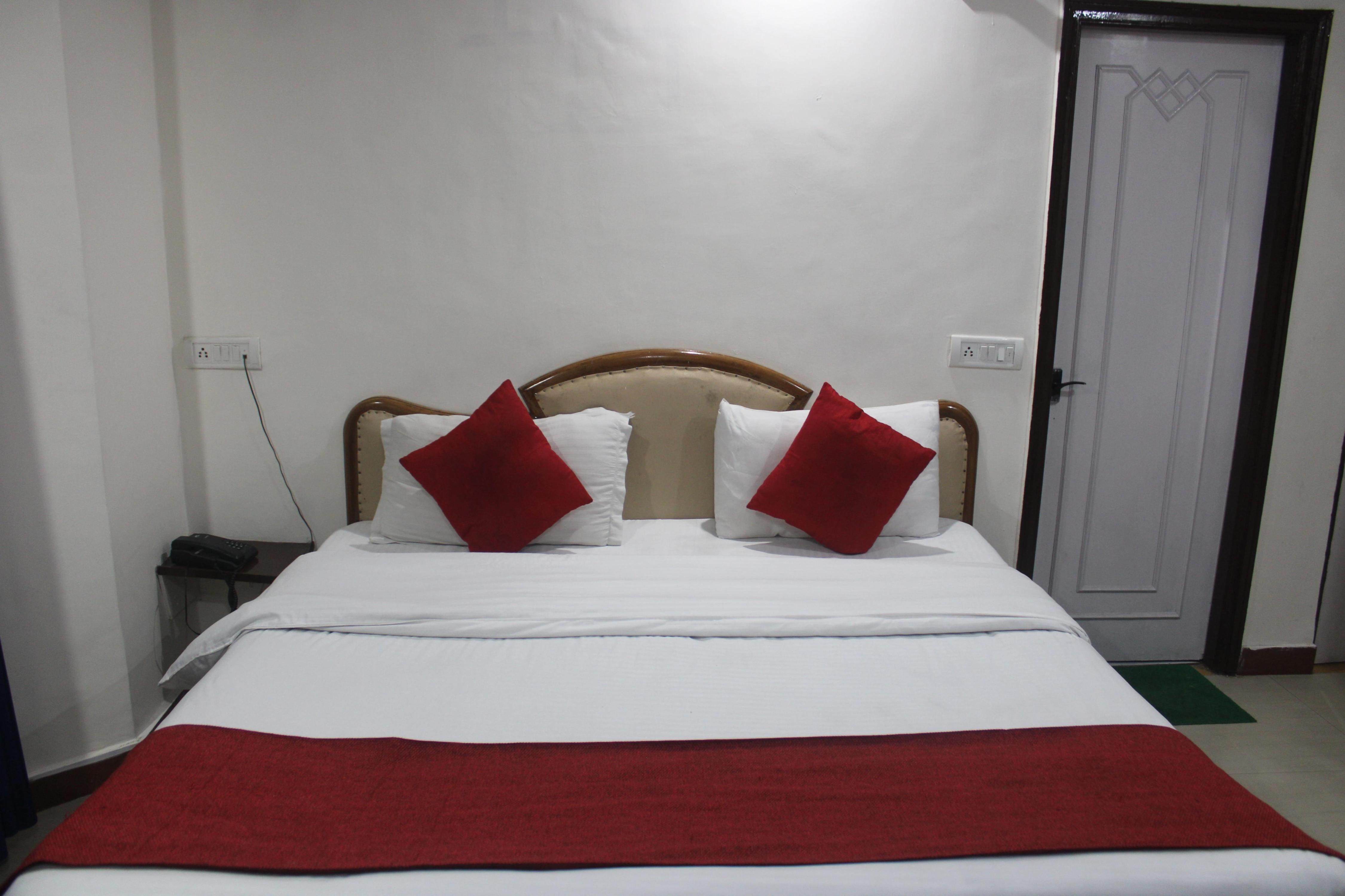 Hotel Shivam and Resort Room Type - Deluxe Room
