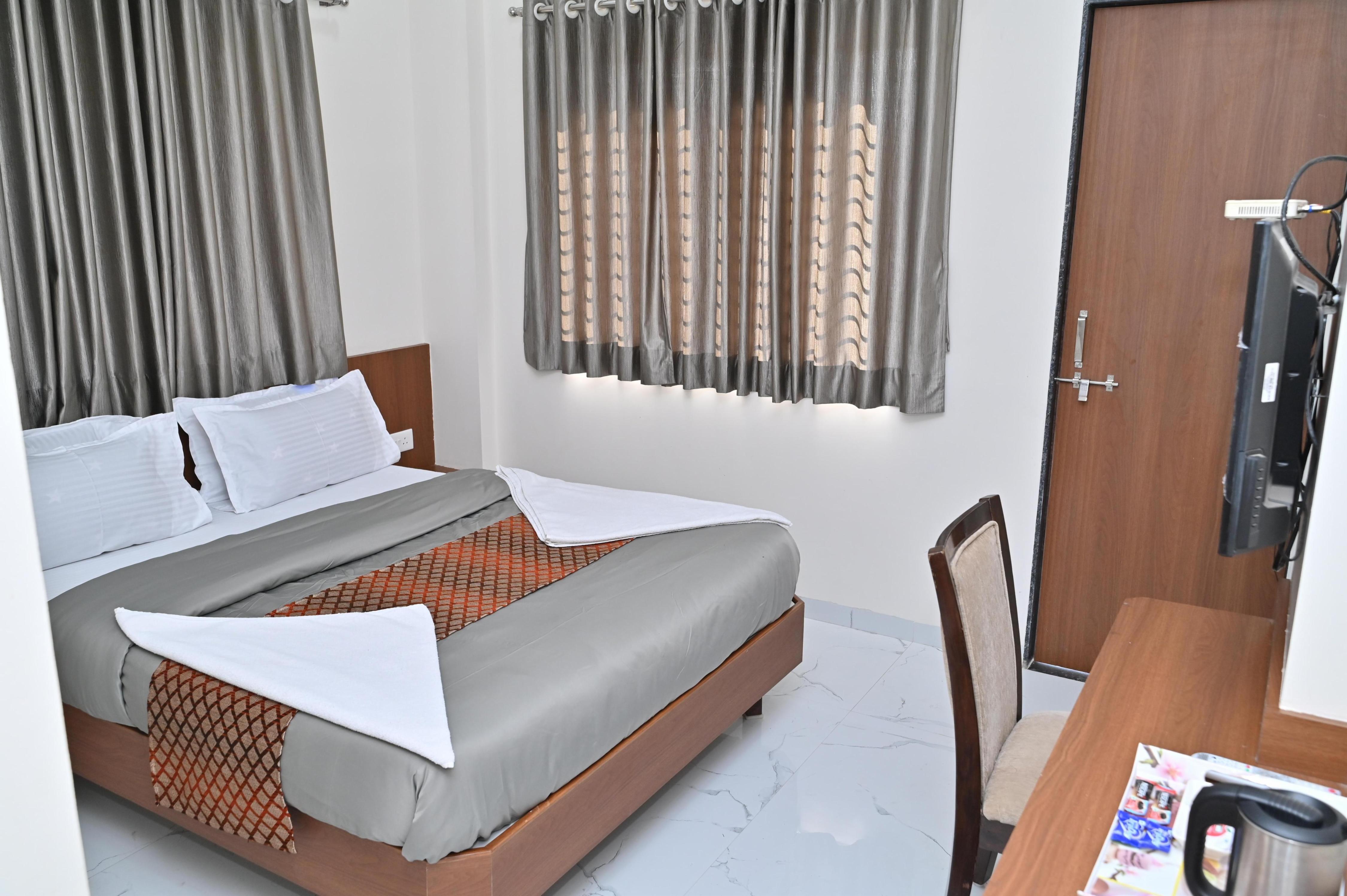 Hotel Sai Sneha - Tap to explore photos