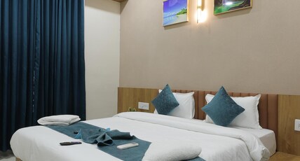 THE GRAND TULSI Room Type - Deluxe Room (King Bed) THE GRAND TULSI Room Type - Deluxe Room (King Bed)