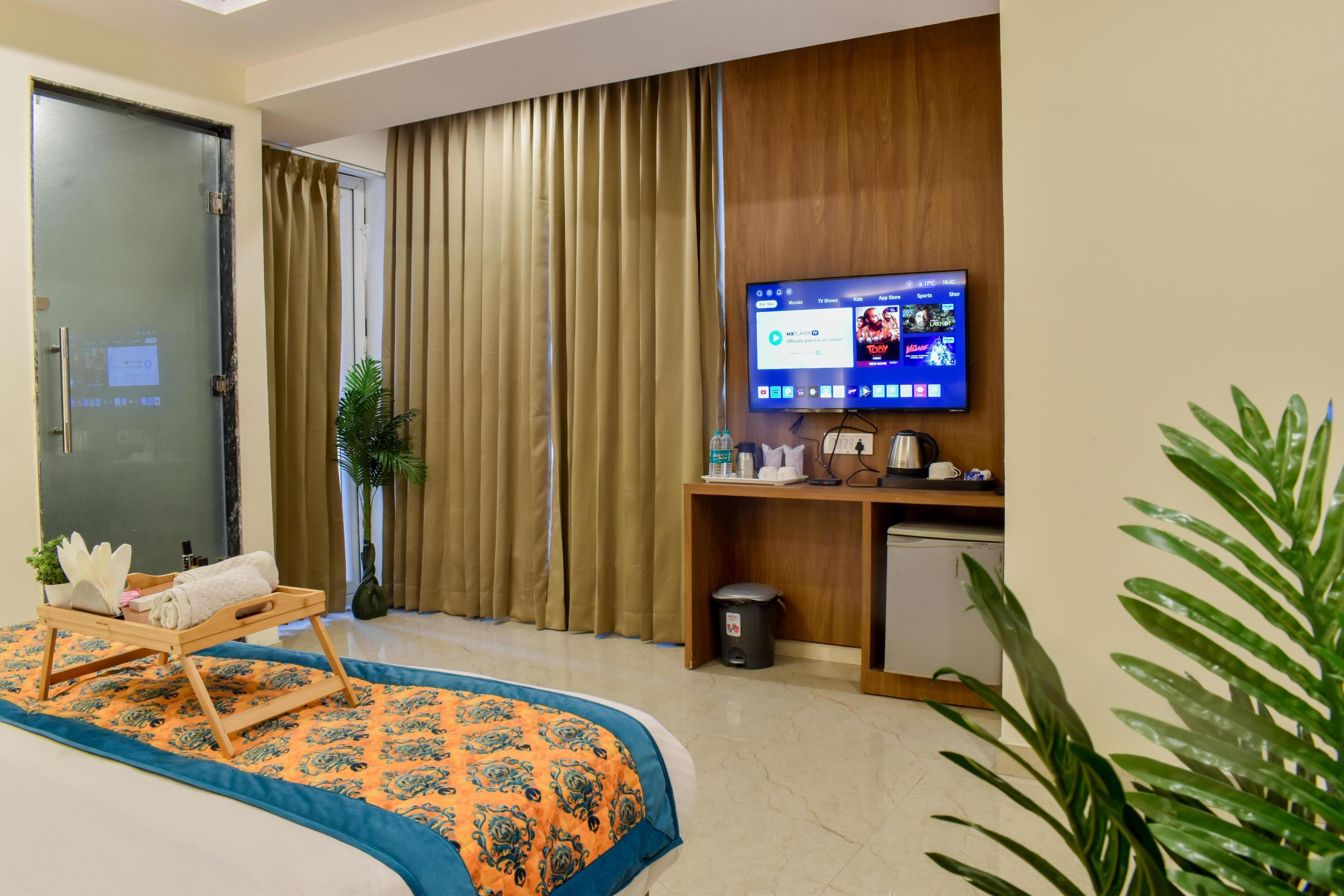 HOTEL Yash Palace Near IGI Airport - Tap to explore photos
