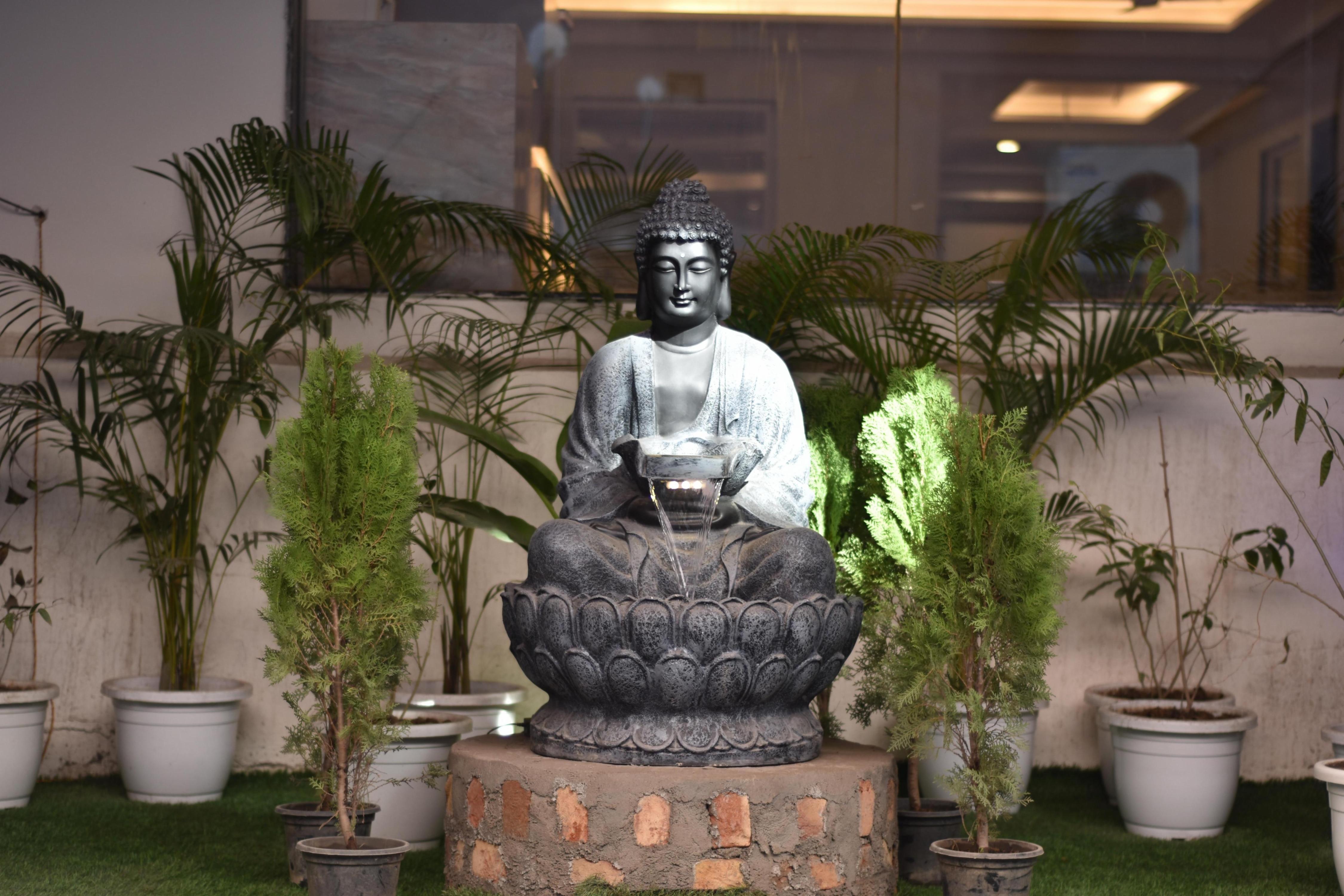 HOTEL Yash Palace Near IGI Airport - Tap to explore photos