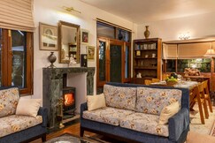 V are Family Bliss Cottage | 3BHK Hilltop Pet Friendly Villa with Sundeck, Bonfire & BBQ
