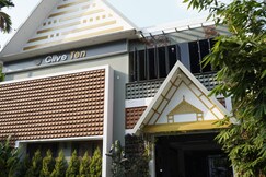 Cliveten suites and rooms | 10 minutes drive to Athirappilly Waterfalls